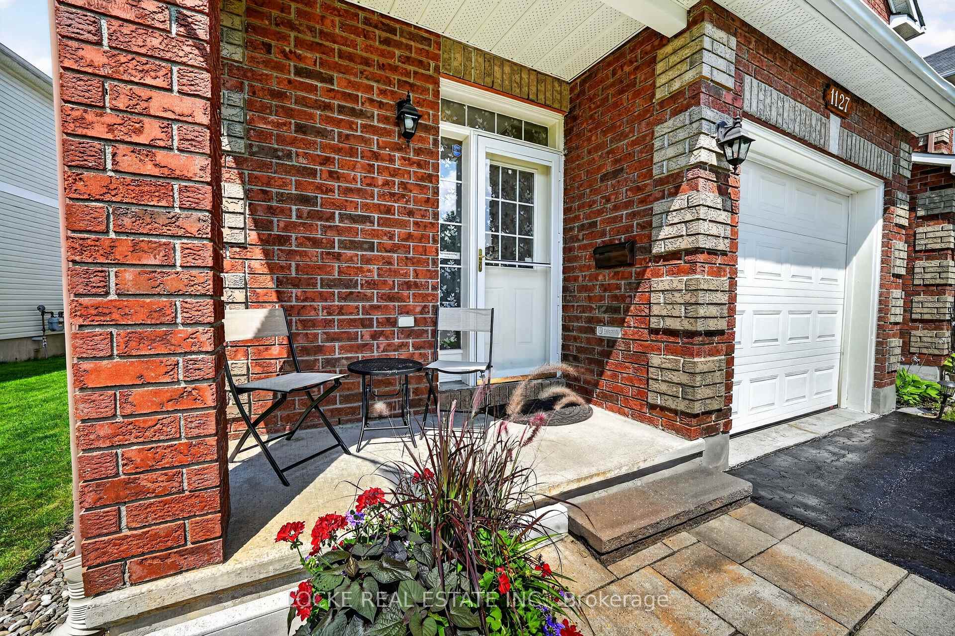 Photo 3 of 1127 Brasseur Crescent, Ottawa, Fallingbrook/Gardenway South — HOMEH