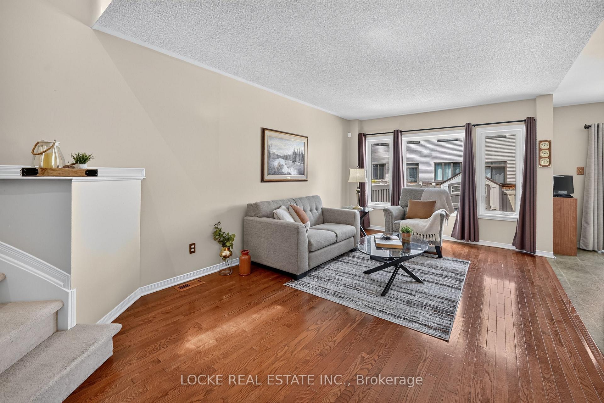 Photo 6 of 1127 Brasseur Crescent, Ottawa, Fallingbrook/Gardenway South — HOMEH