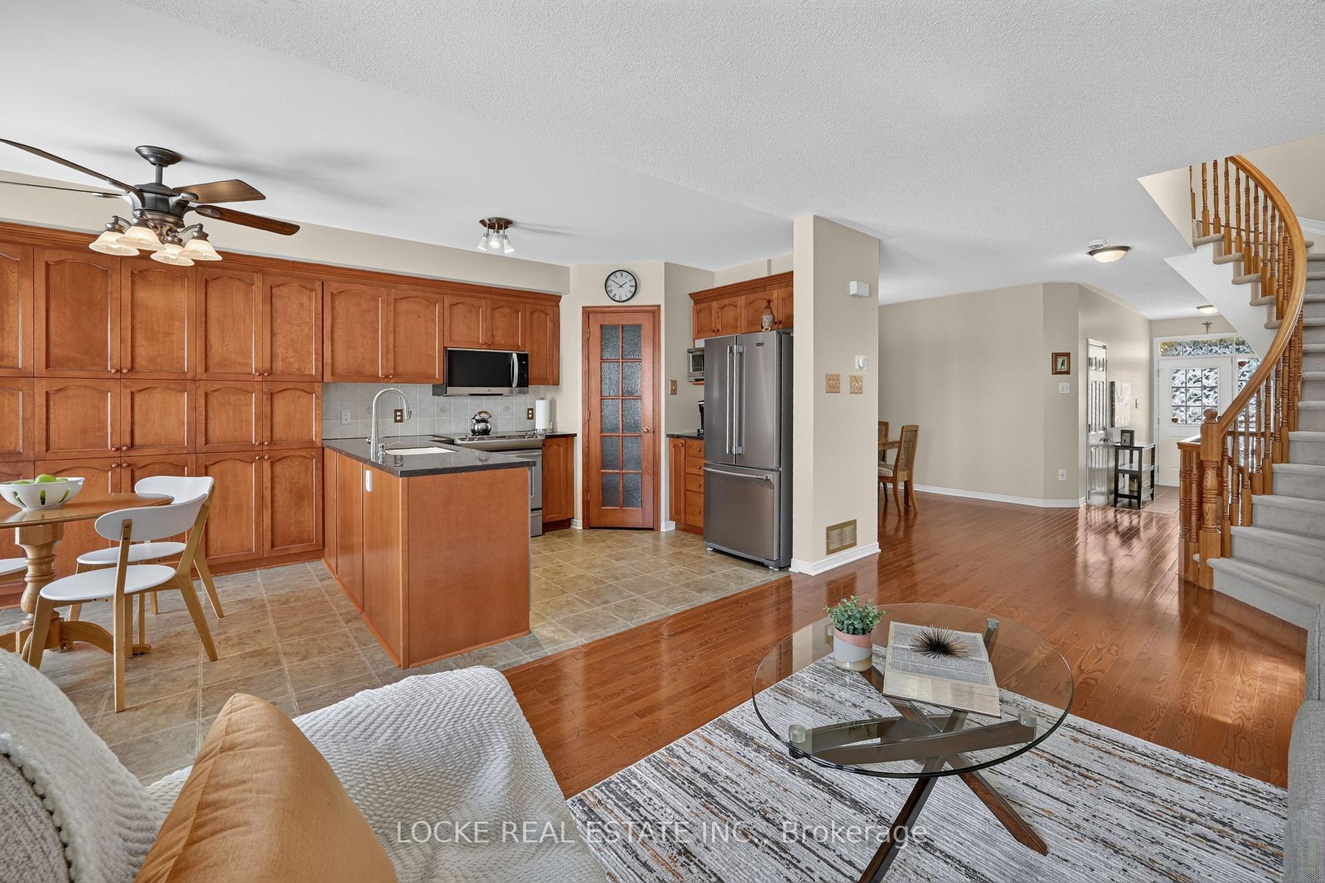 Photo 8 of 1127 Brasseur Crescent, Ottawa, Fallingbrook/Gardenway South — HOMEH