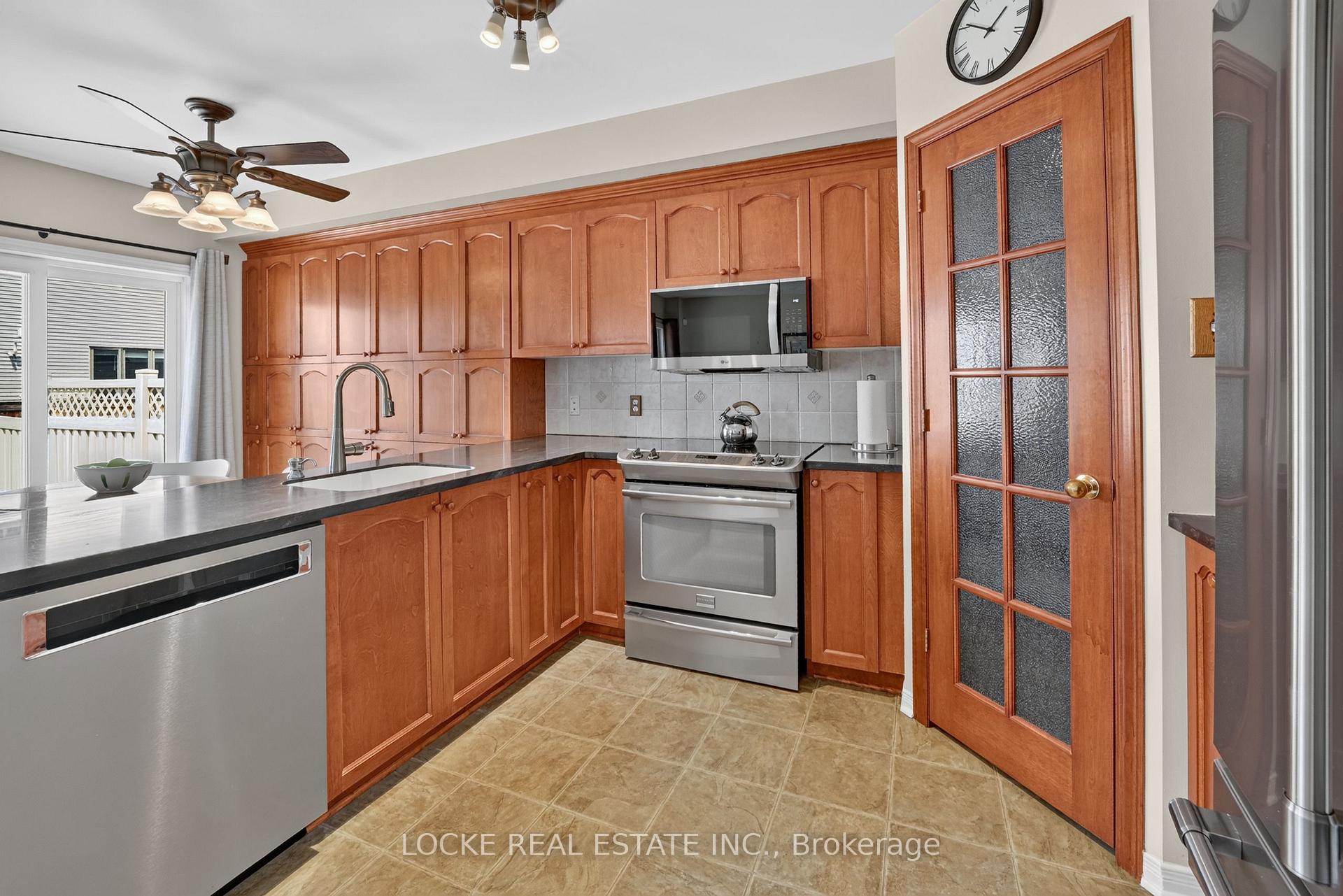 Photo 9 of 1127 Brasseur Crescent, Ottawa, Fallingbrook/Gardenway South — HOMEH