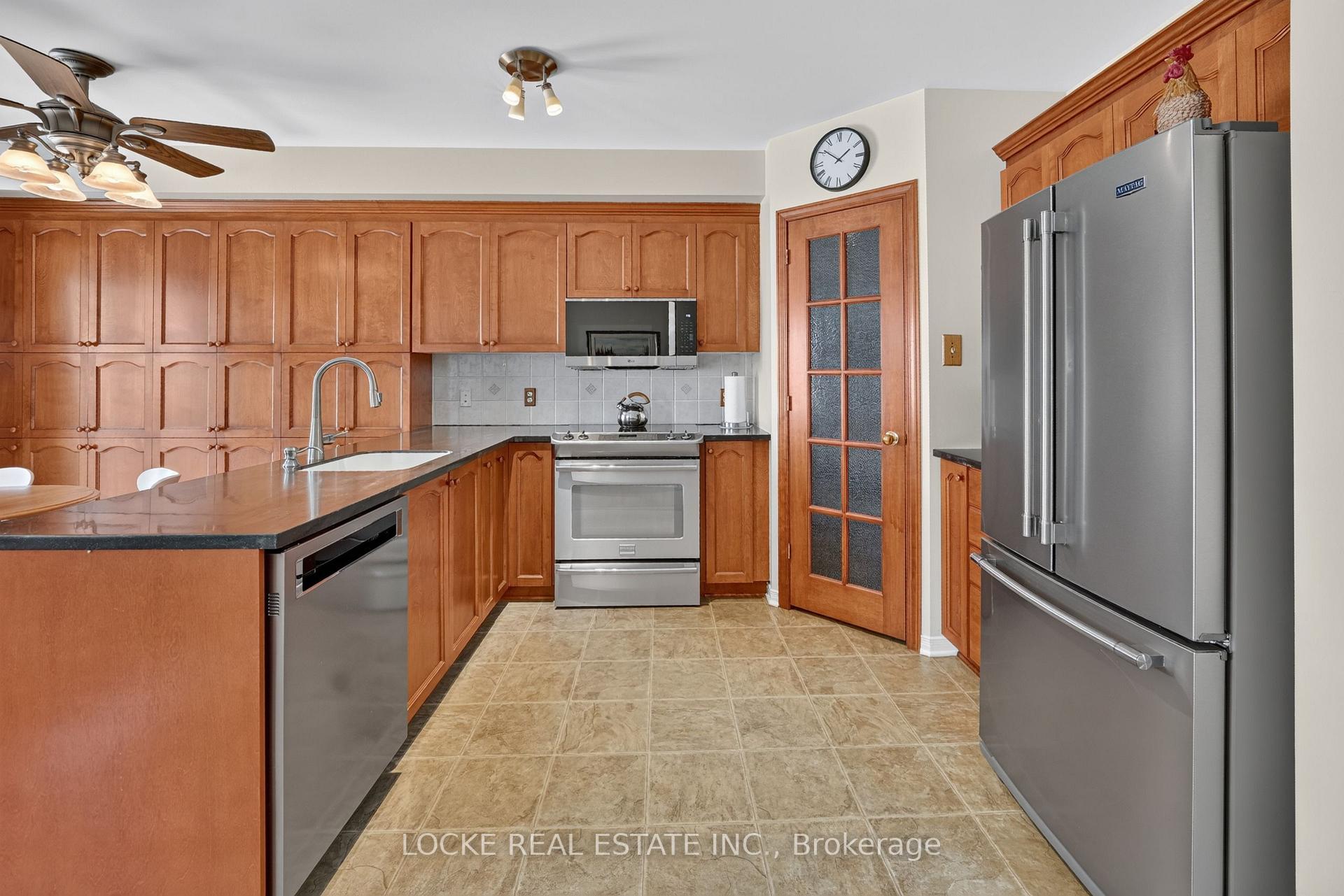Photo 10 of 1127 Brasseur Crescent, Ottawa, Fallingbrook/Gardenway South — HOMEH