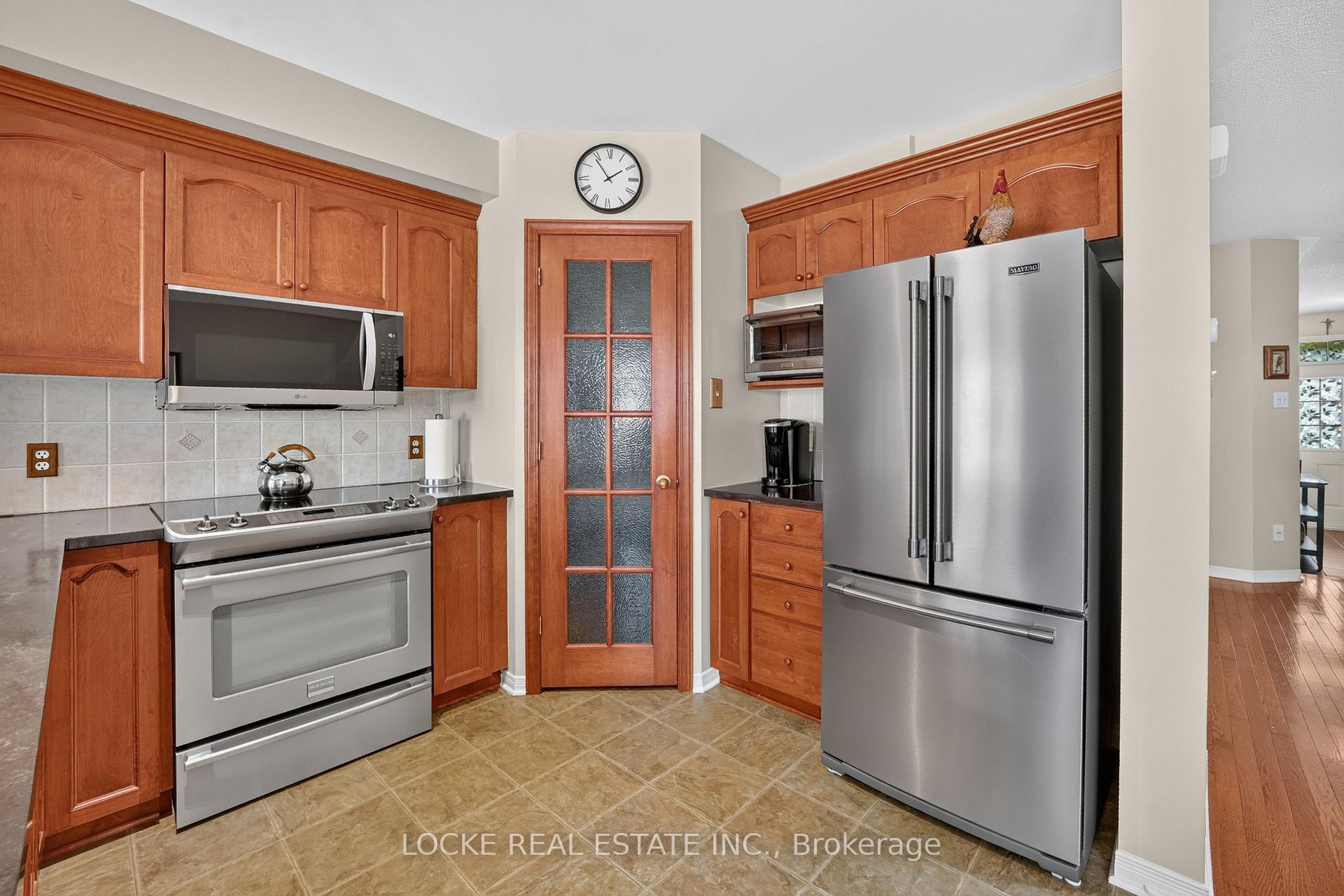 Photo 11 of 1127 Brasseur Crescent, Ottawa, Fallingbrook/Gardenway South — HOMEH