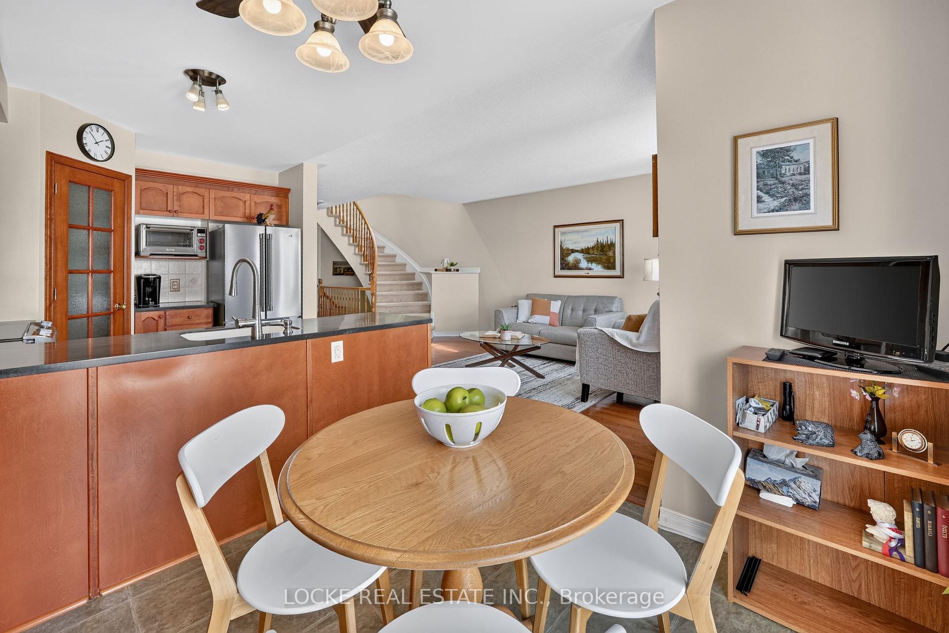 Photo 13 of 1127 Brasseur Crescent, Ottawa, Fallingbrook/Gardenway South — HOMEH