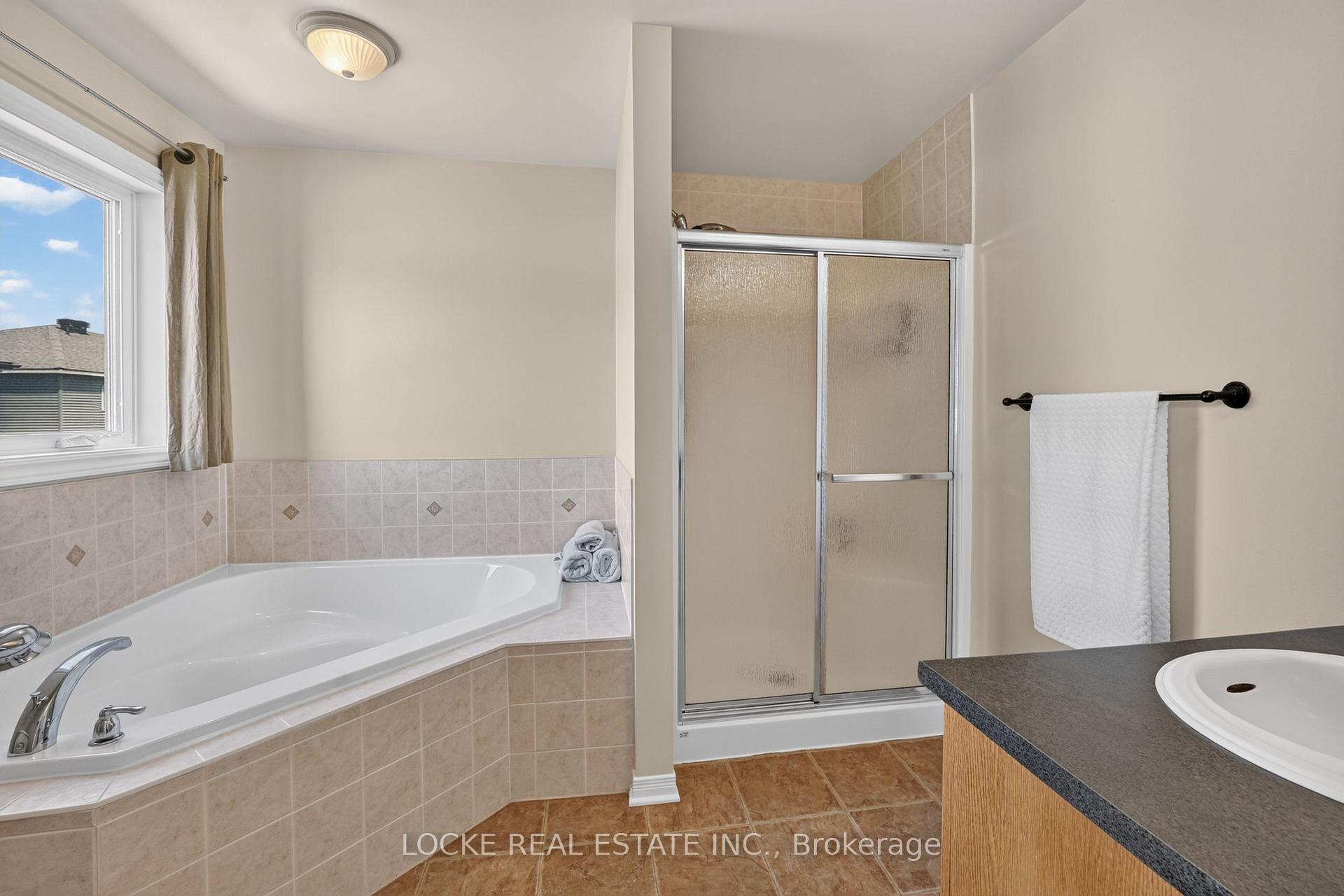 Photo 25 of 1127 Brasseur Crescent, Ottawa, Fallingbrook/Gardenway South — HOMEH