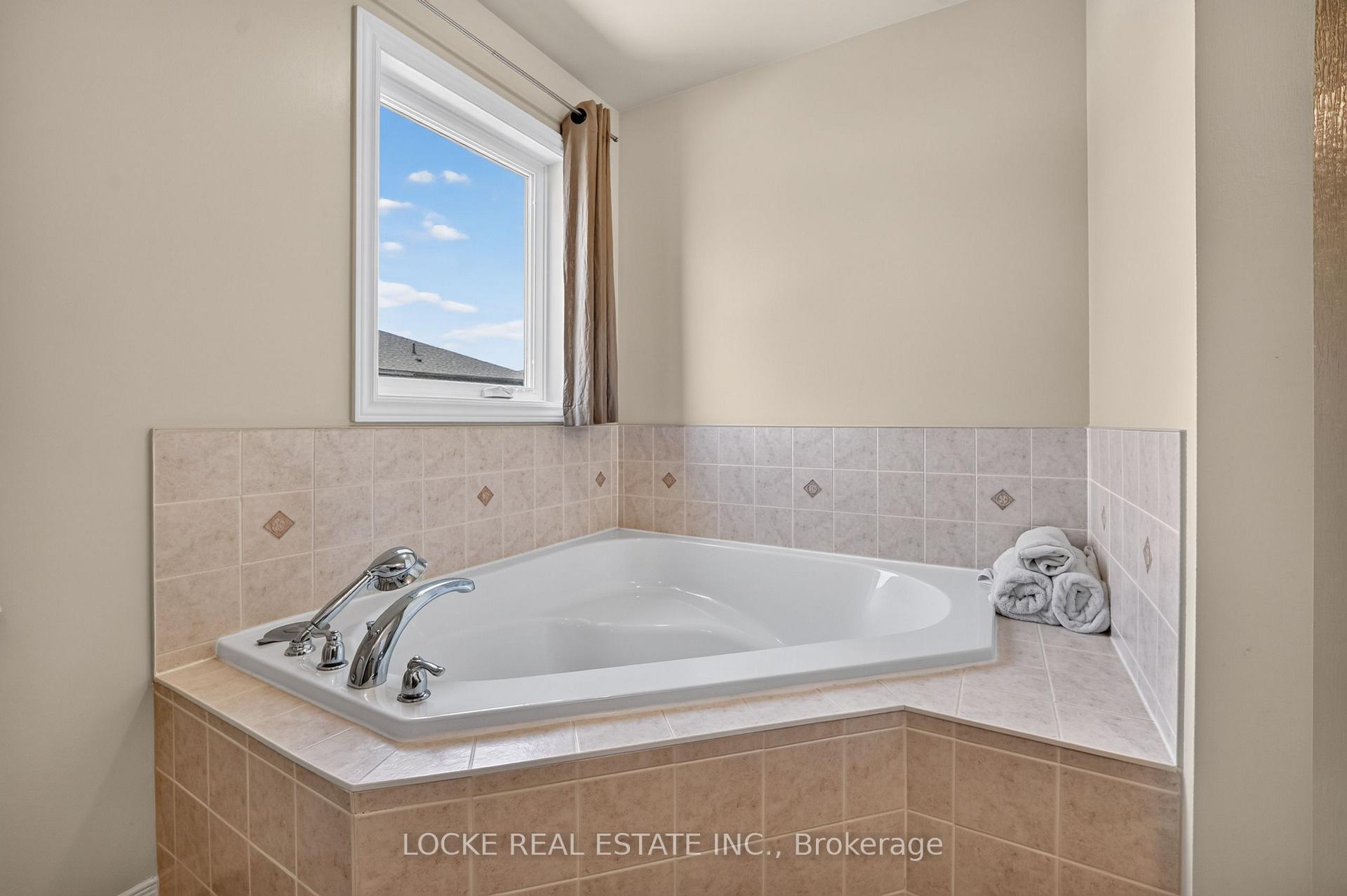 Photo 26 of 1127 Brasseur Crescent, Ottawa, Fallingbrook/Gardenway South — HOMEH