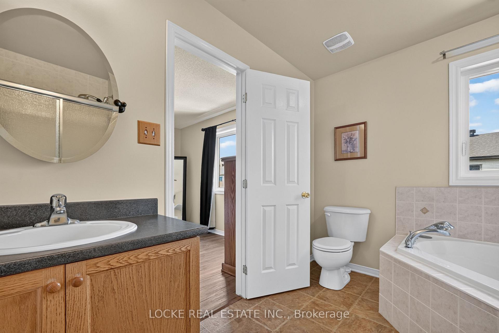 Photo 28 of 1127 Brasseur Crescent, Ottawa, Fallingbrook/Gardenway South — HOMEH