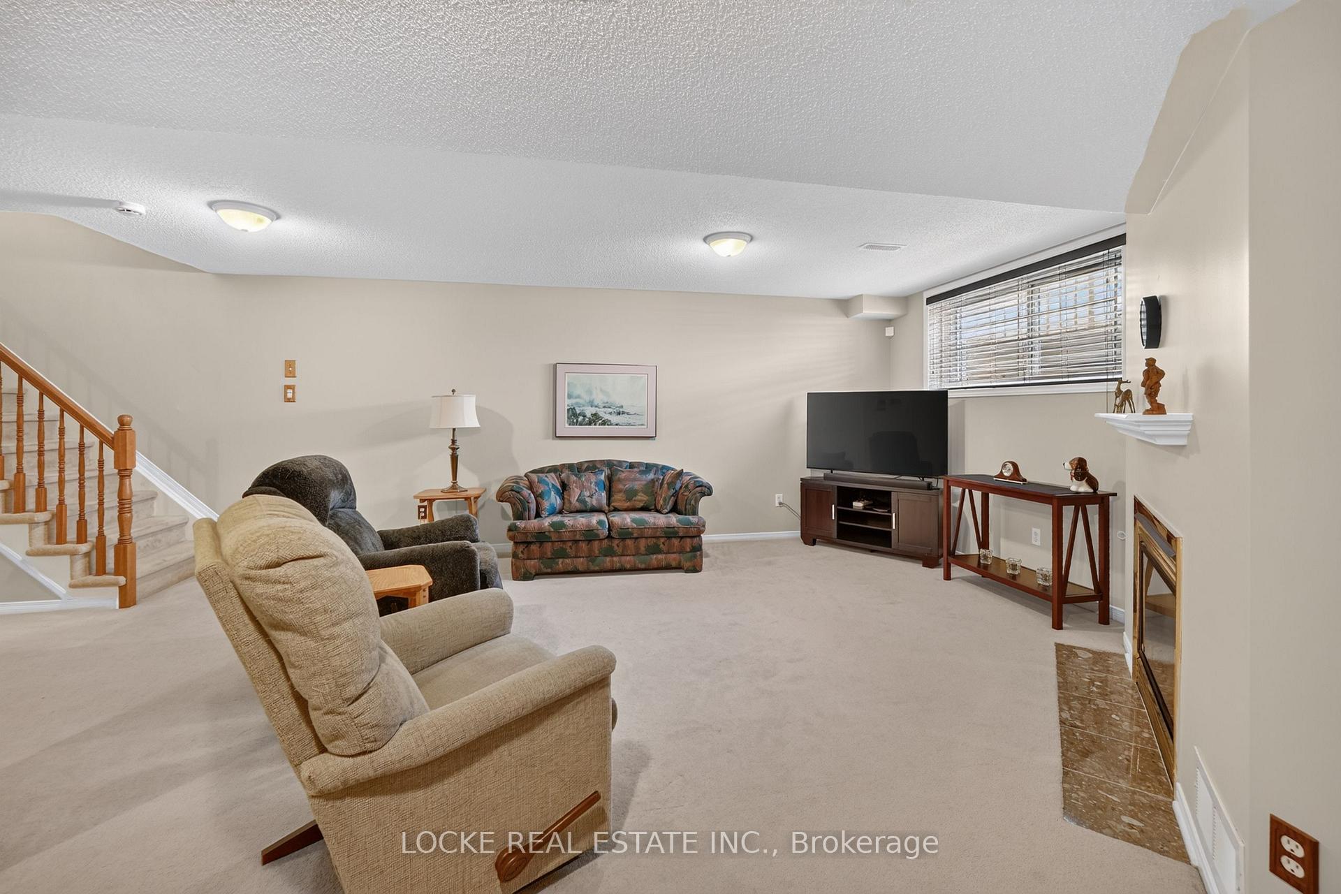Photo 38 of 1127 Brasseur Crescent, Ottawa, Fallingbrook/Gardenway South — HOMEH