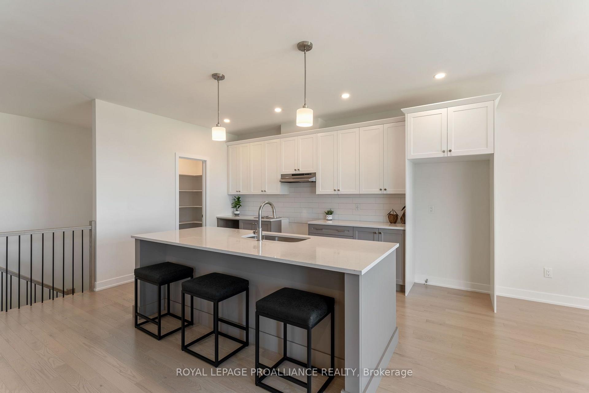 Photo 20 of 1039 Moore Street, Brockville, Brockville — HOMEH