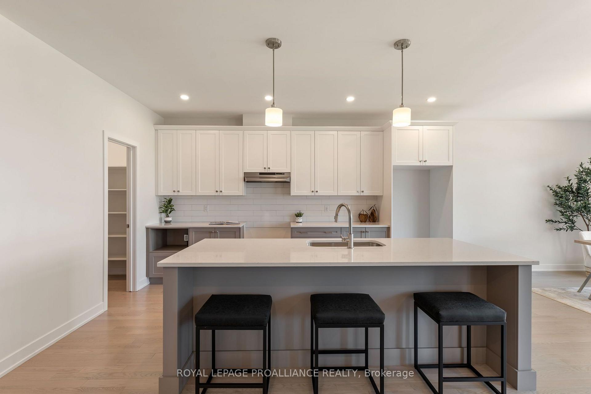 Photo 21 of 1039 Moore Street, Brockville, Brockville — HOMEH