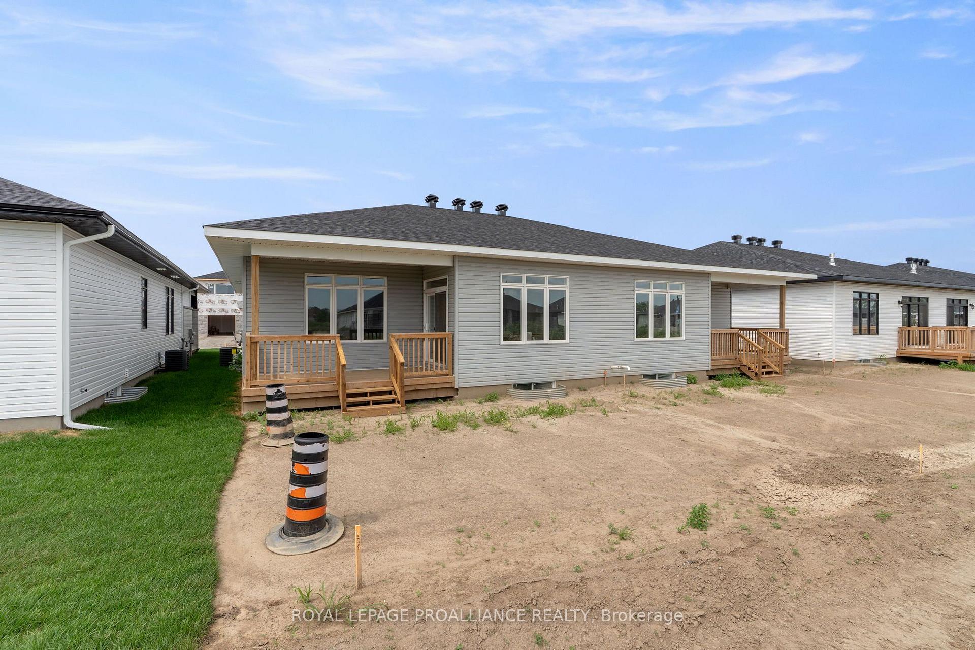 Photo 37 of 1039 Moore Street, Brockville, Brockville — HOMEH