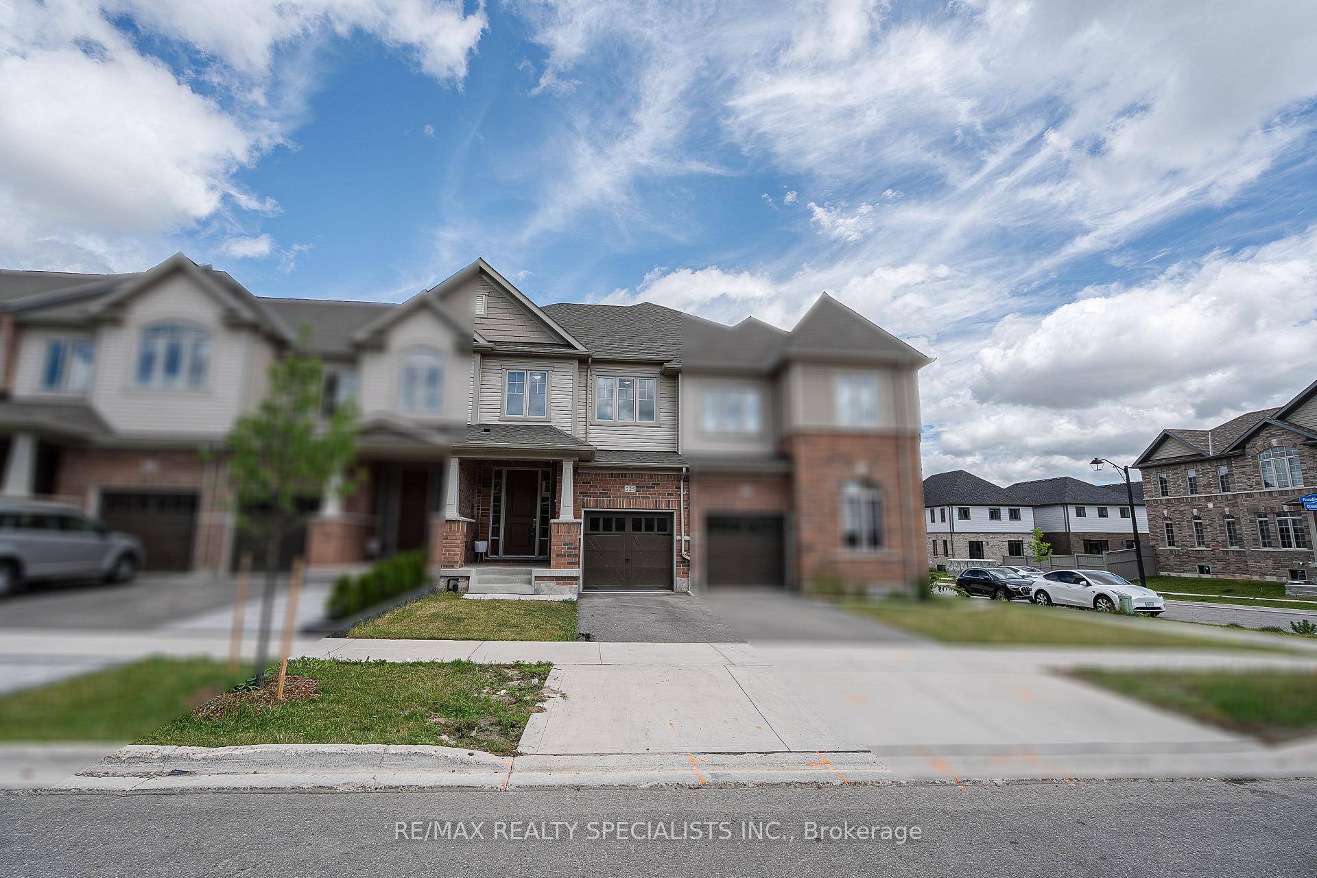 Photo 2 of 225 Broadacre Drive, Kitchener, Brigadoon — HOMEH