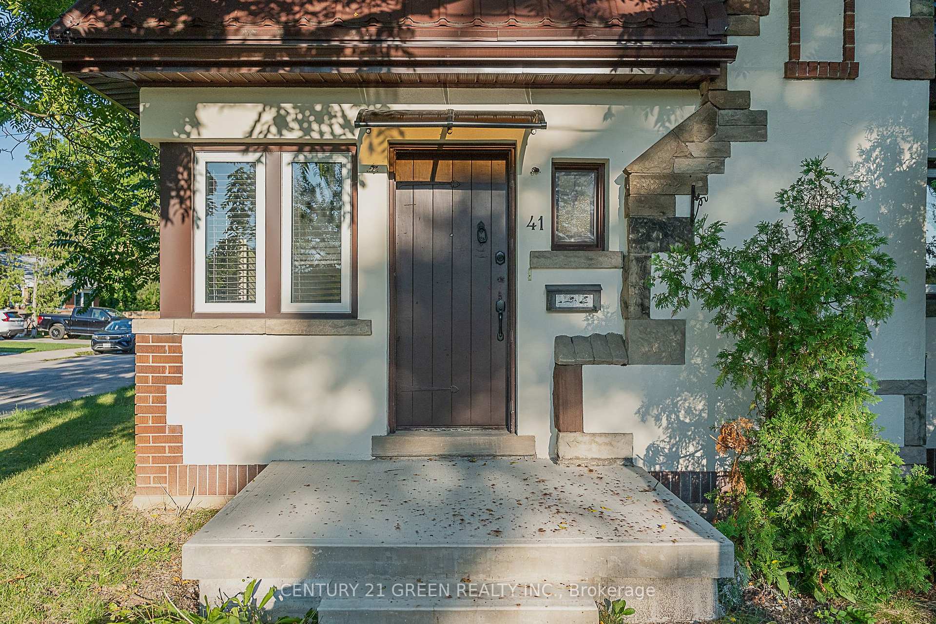 Photo 2 of 41 Paradise Road S, Hamilton, Westdale — HOMEH