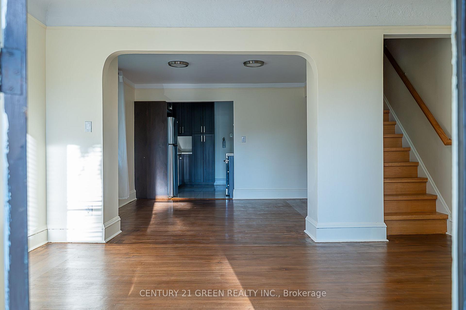 Photo 3 of 41 Paradise Road S, Hamilton, Westdale — HOMEH