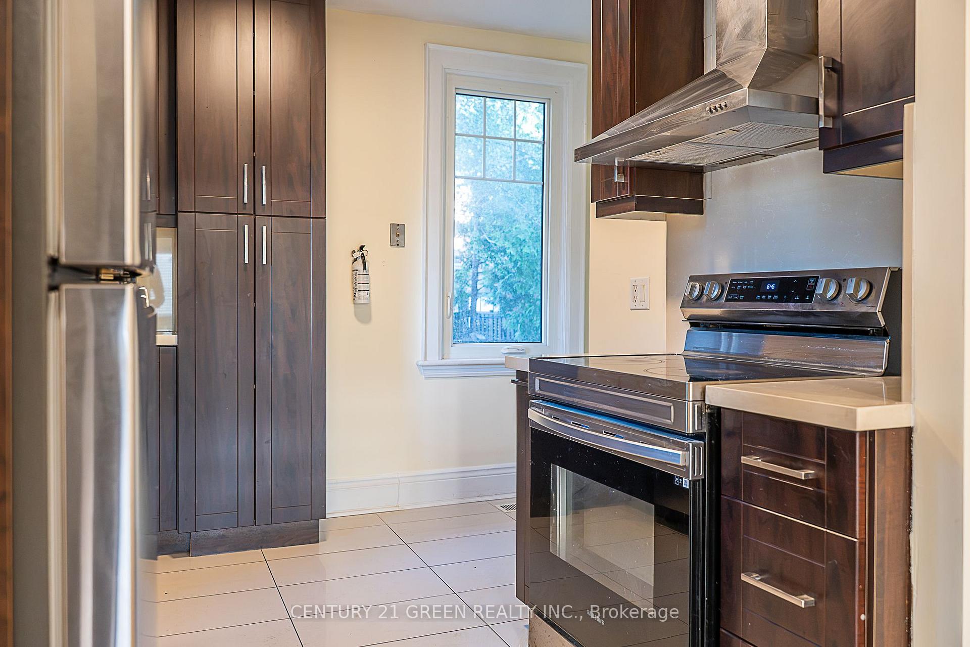 Photo 12 of 41 Paradise Road S, Hamilton, Westdale — HOMEH