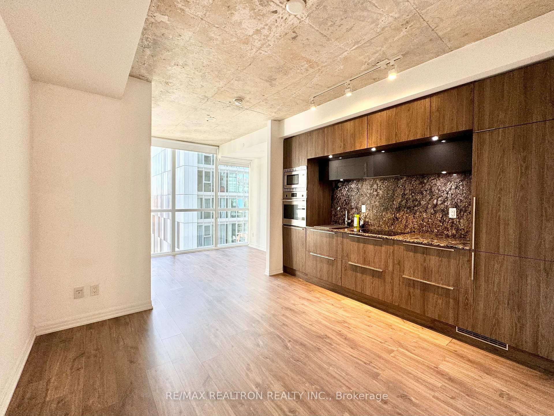 Photo 2 of Unit 1216, 88 Blue Jays Way, Toronto, Waterfront Communities — HOMEH