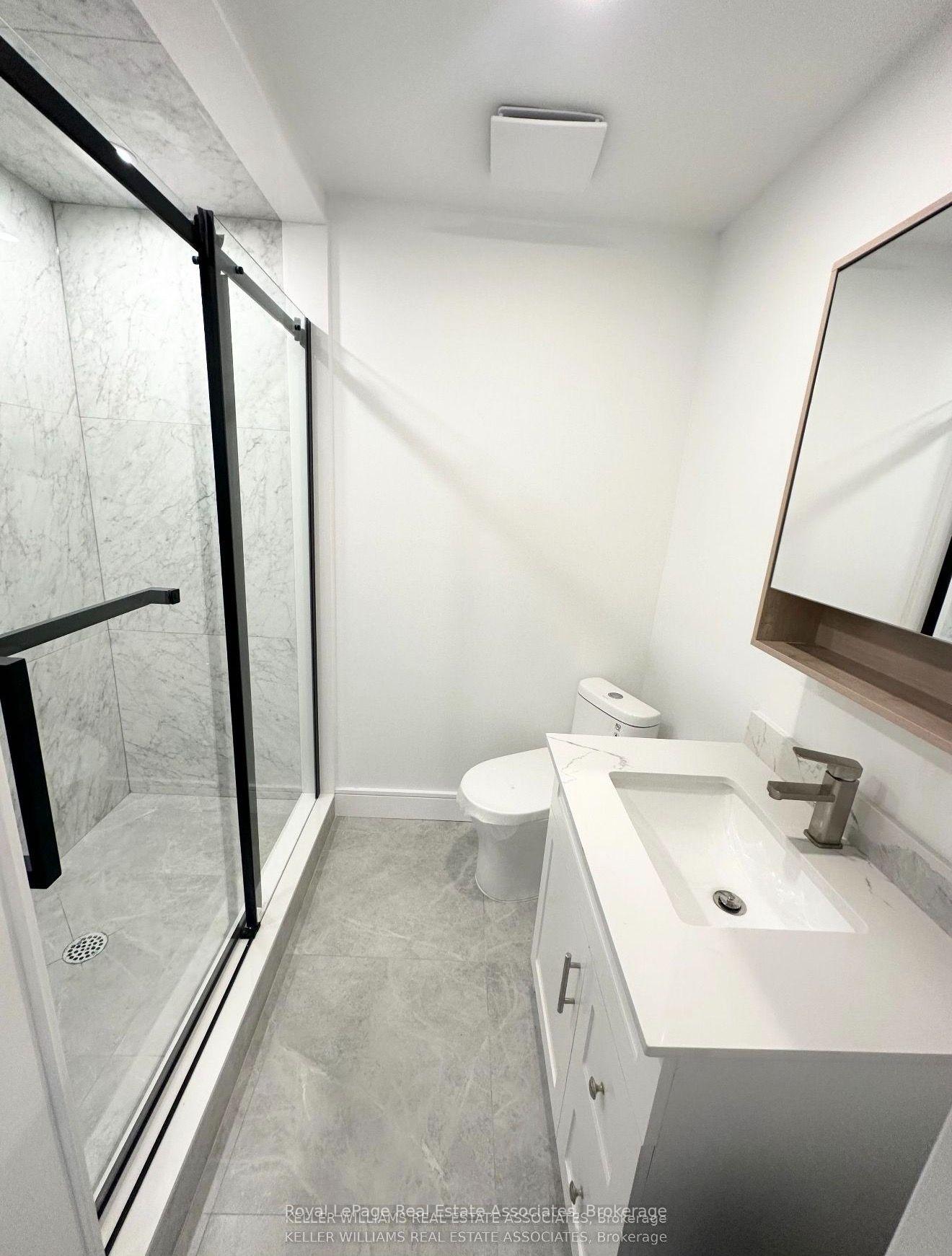 Photo 3 of Unit 4, 237 Lakeshore Road E, Mississauga, Port Credit — HOMEH
