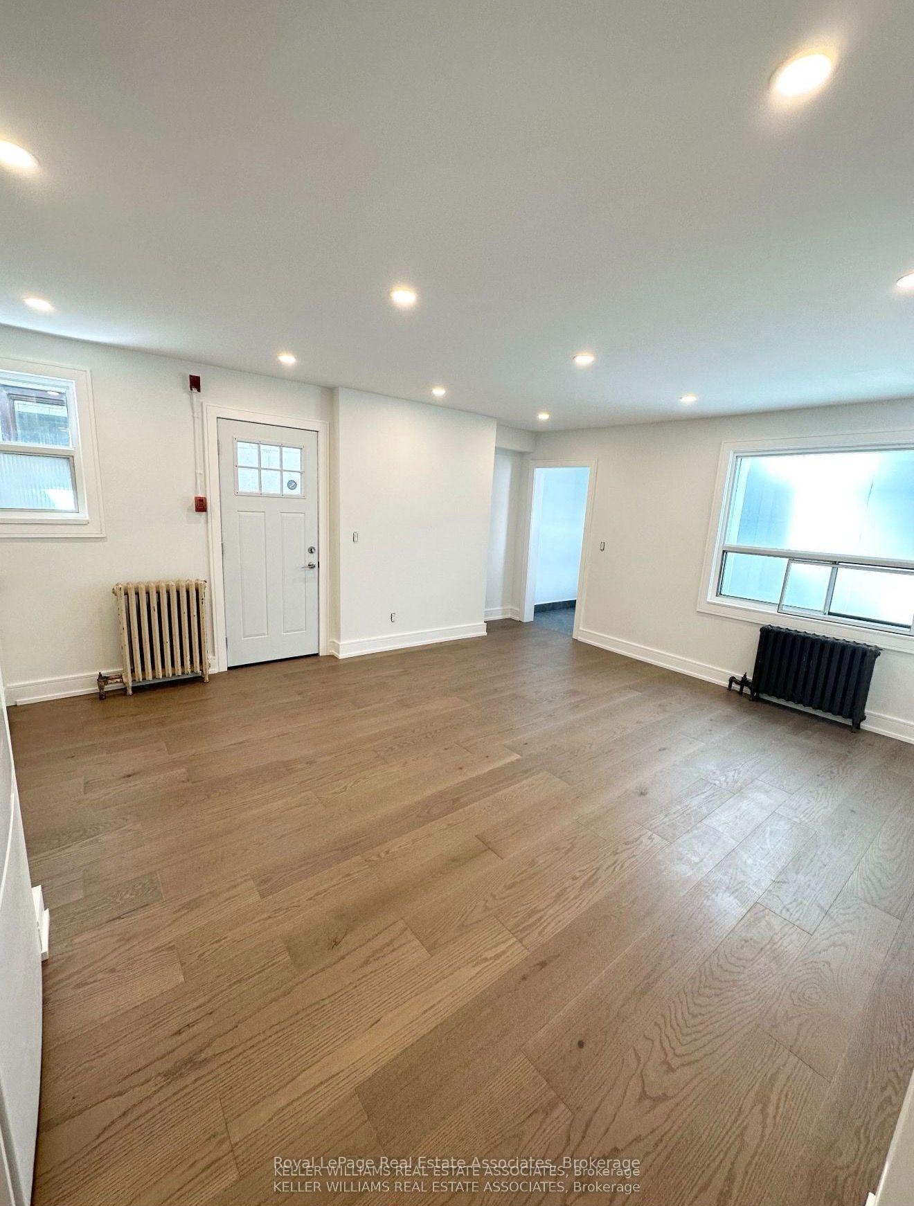 Photo 4 of Unit 4, 237 Lakeshore Road E, Mississauga, Port Credit — HOMEH