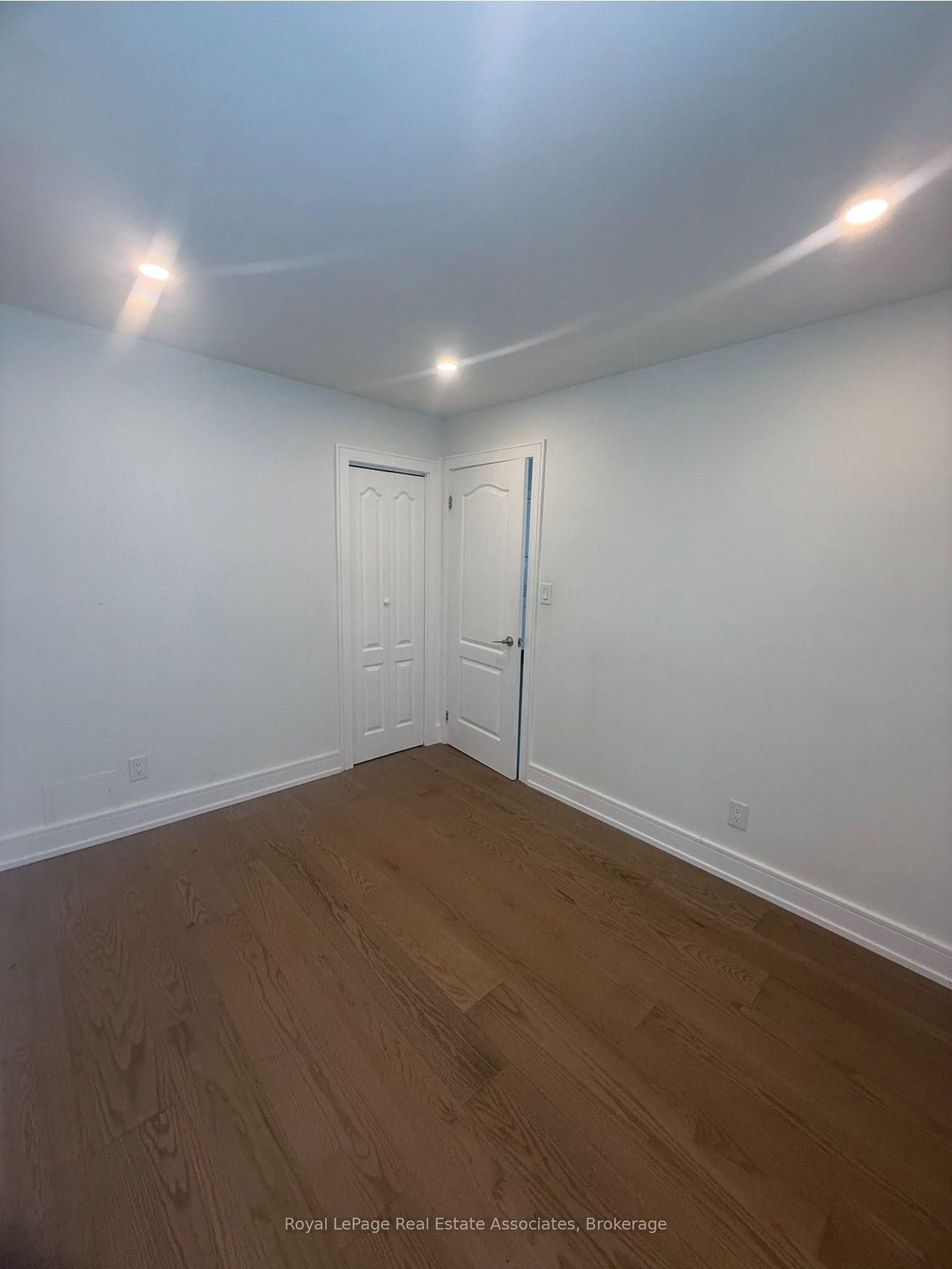 Photo 6 of Unit 4, 237 Lakeshore Road E, Mississauga, Port Credit — HOMEH