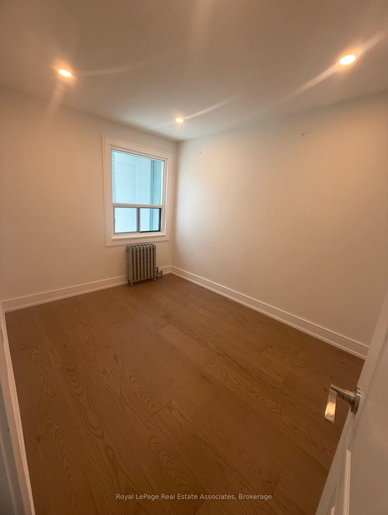 Photo 7 of Unit 4, 237 Lakeshore Road E, Mississauga, Port Credit — HOMEH