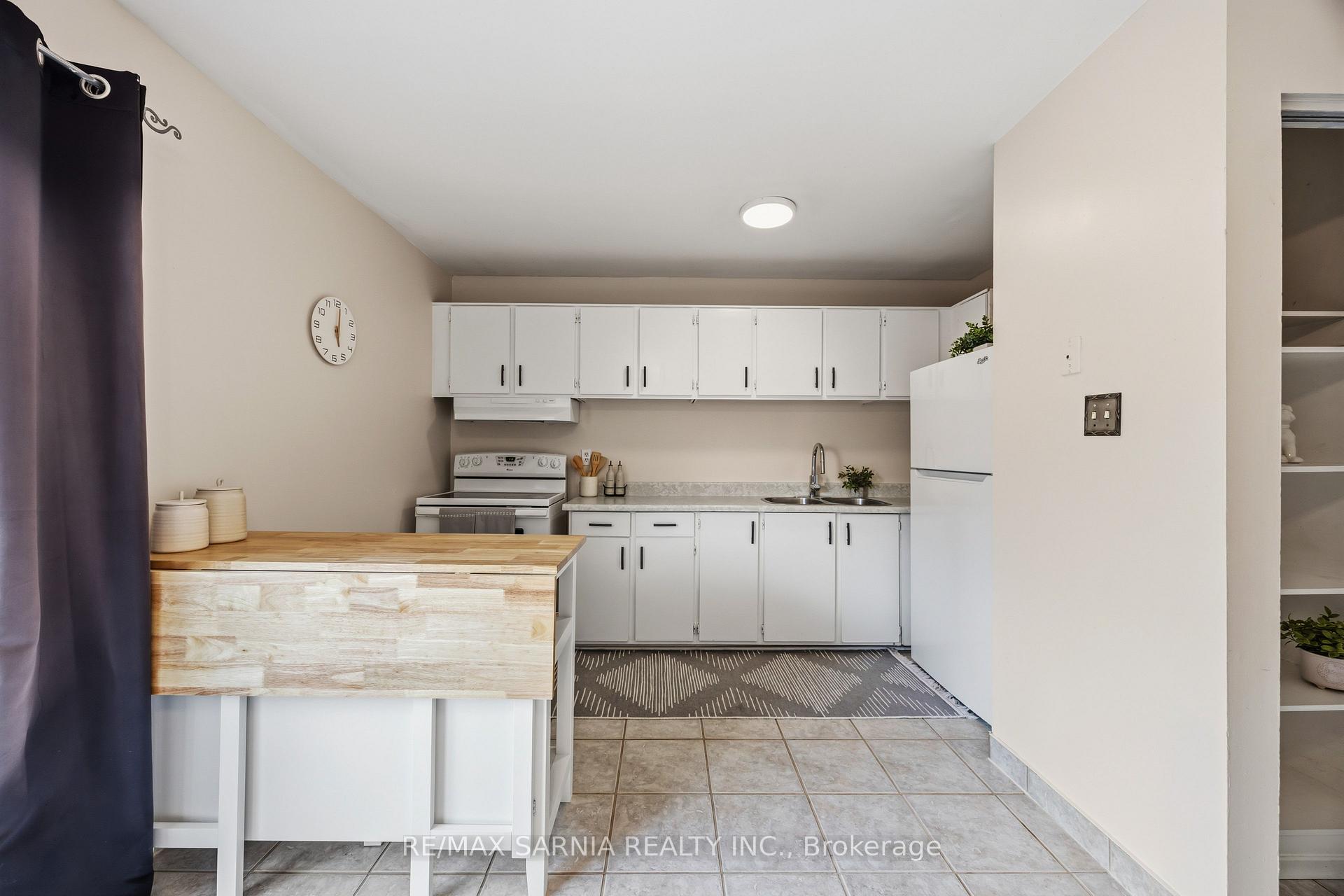 Photo 10 of Unit 5, 200 St Clair Boulevard, St. Clair — HOMEH