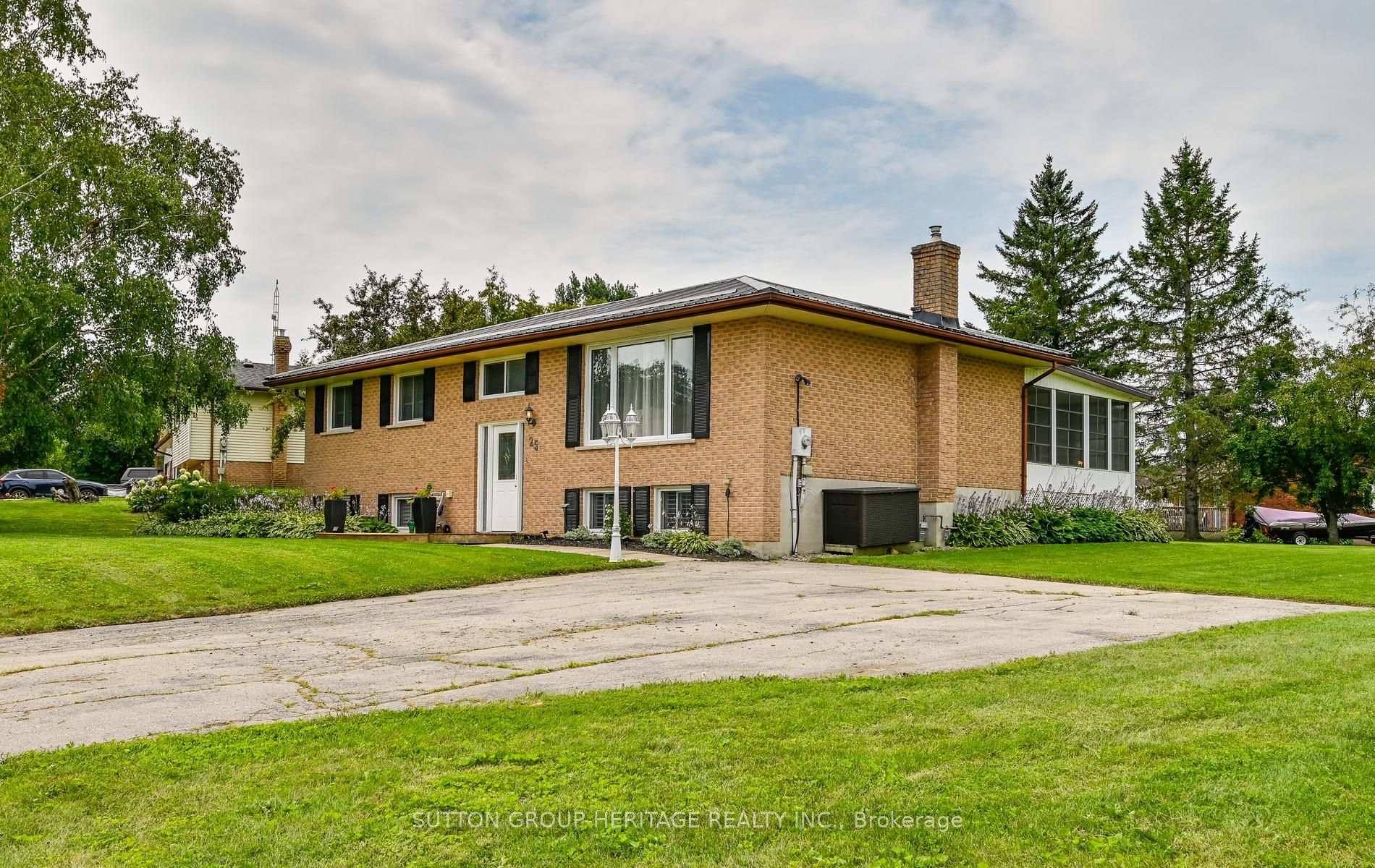Photo 3 of 25 Manvers Drive, Kawartha Lakes, Janetville — HOMEH