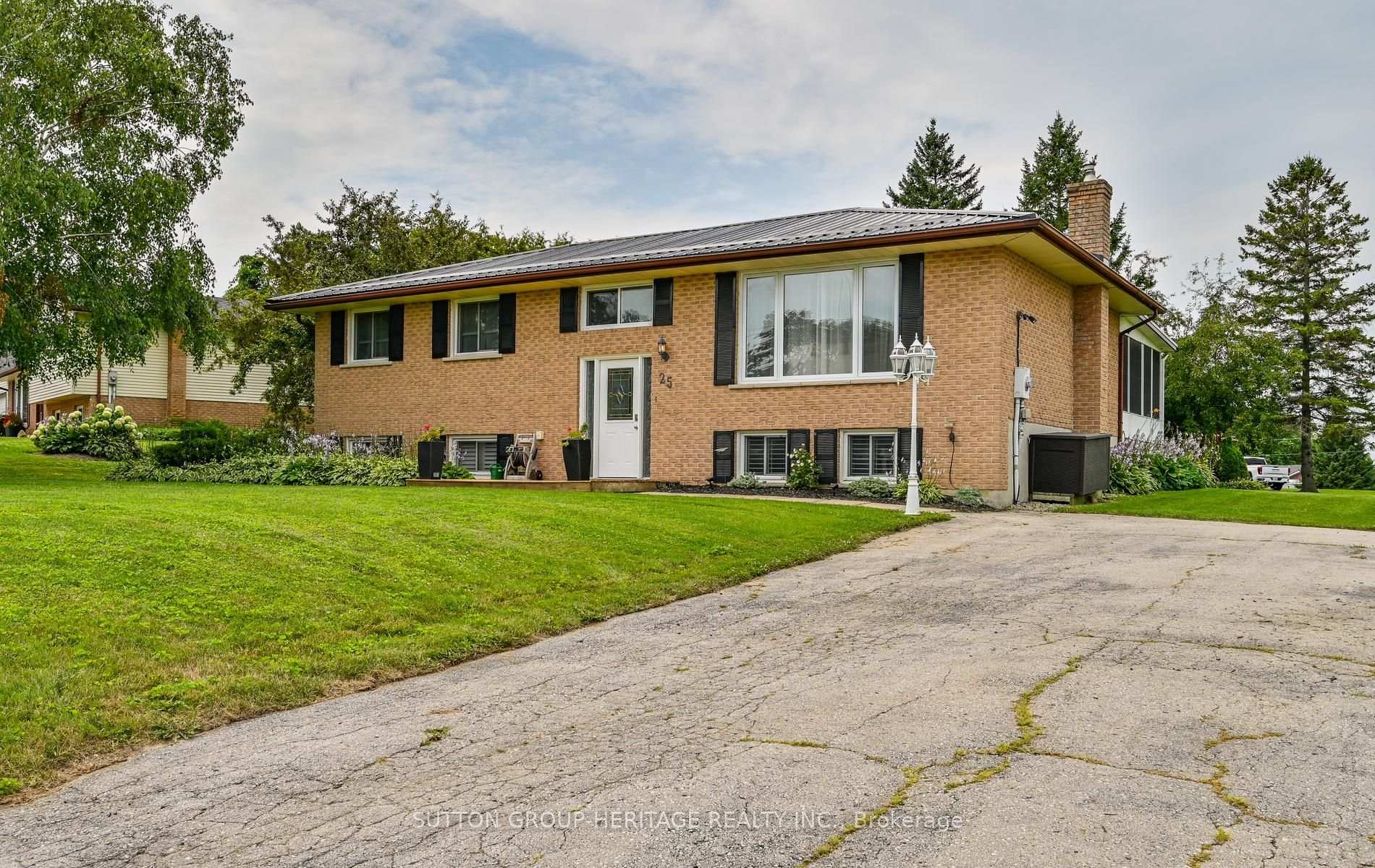 Photo 4 of 25 Manvers Drive, Kawartha Lakes, Janetville — HOMEH