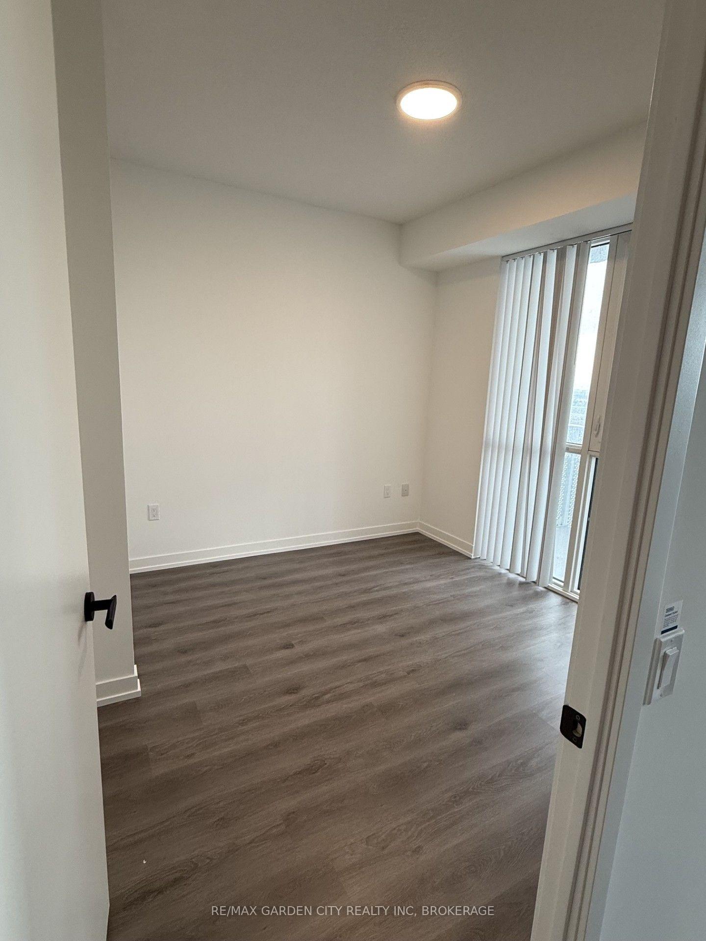 Photo 4 of Unit 1701, 28 Interchange Way W, Vaughan, Vaughan Corporate Centre — HOMEH