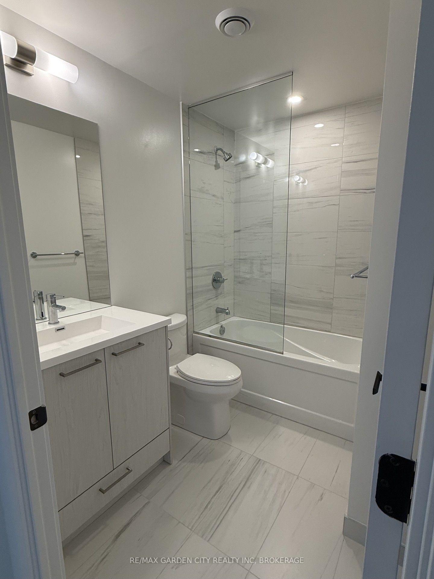 Photo 5 of Unit 1701, 28 Interchange Way W, Vaughan, Vaughan Corporate Centre — HOMEH
