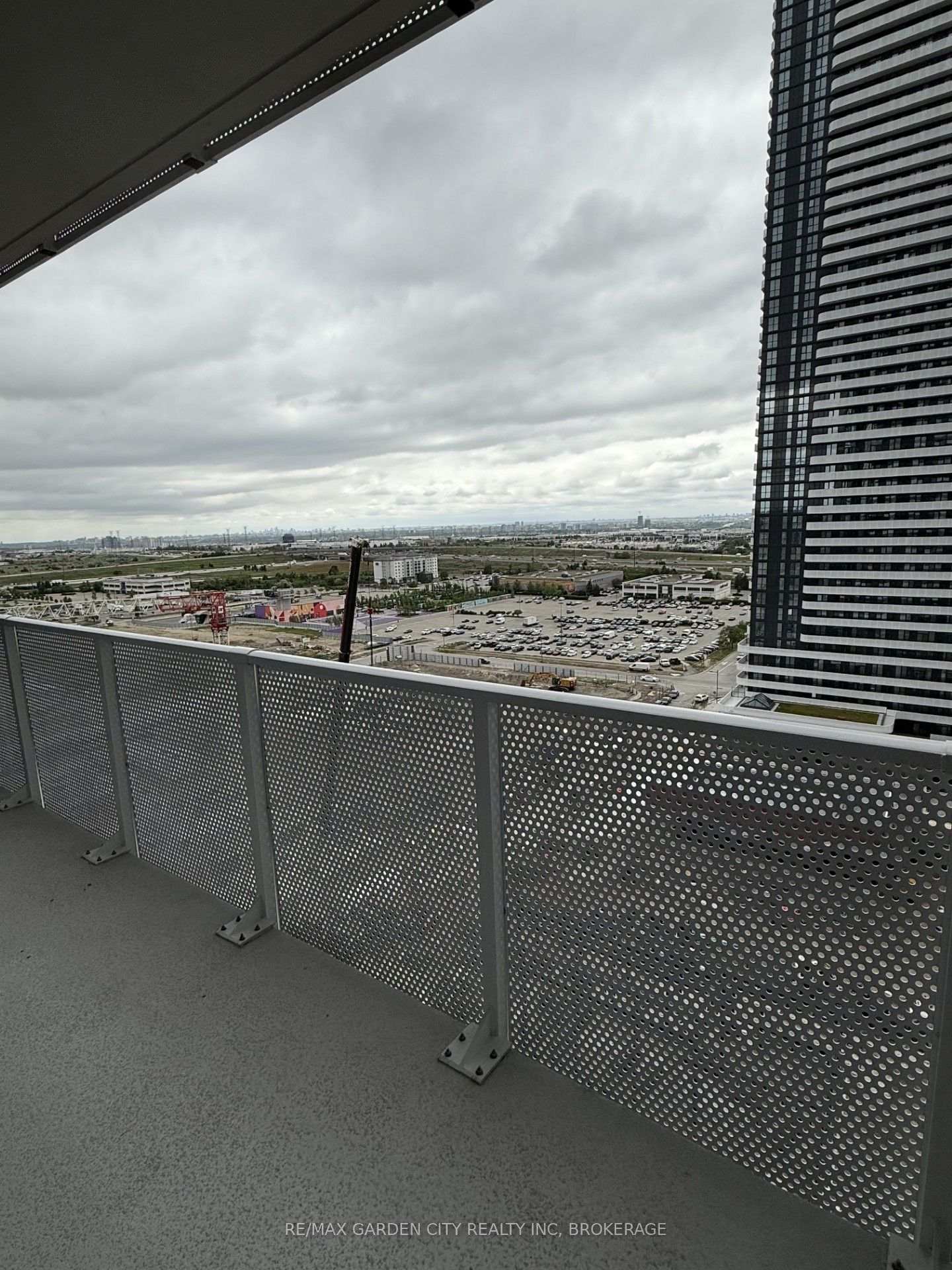 Photo 8 of Unit 1701, 28 Interchange Way W, Vaughan, Vaughan Corporate Centre — HOMEH