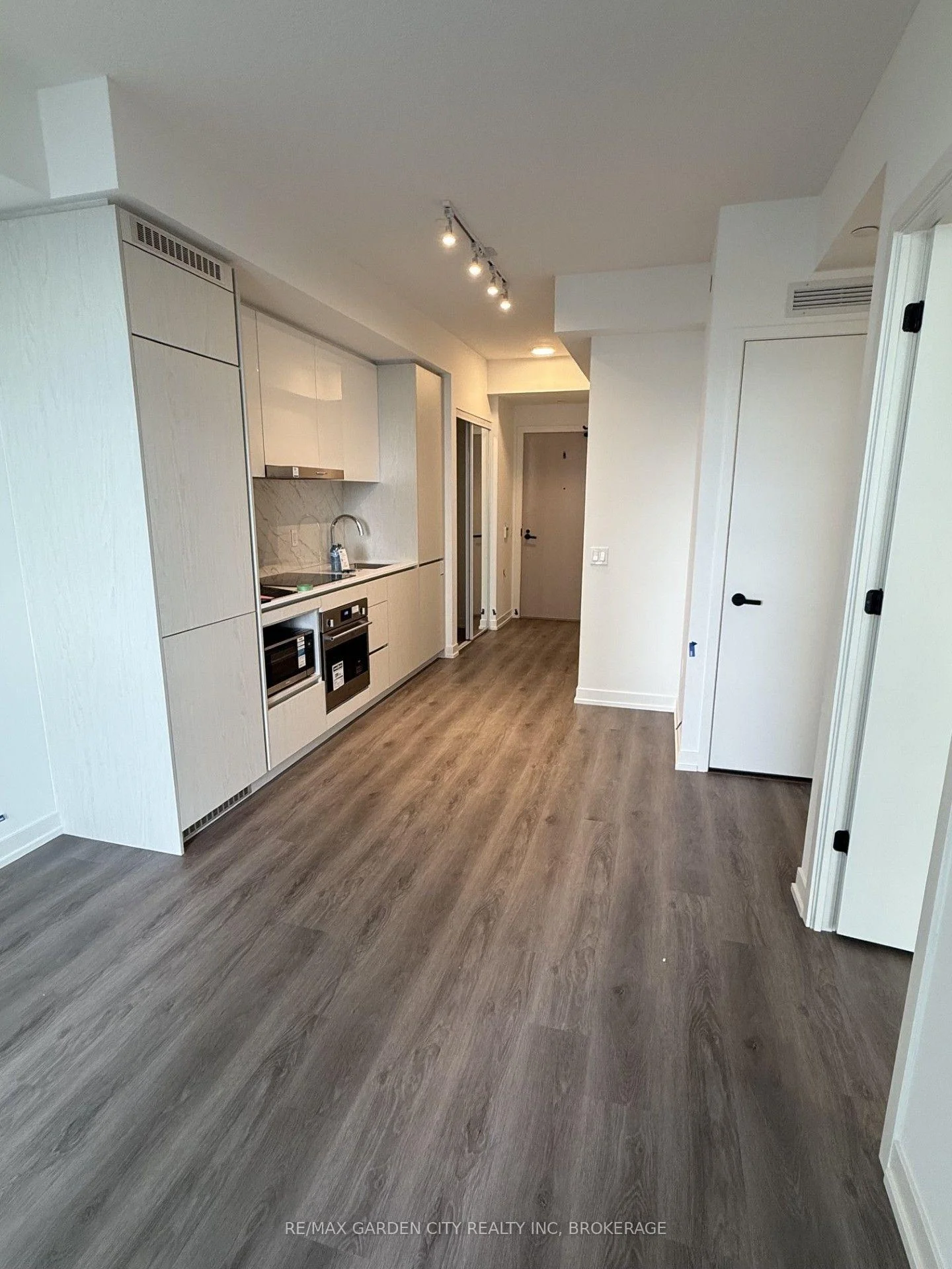 Photo 12 of Unit 1701, 28 Interchange Way W, Vaughan, Vaughan Corporate Centre — HOMEH