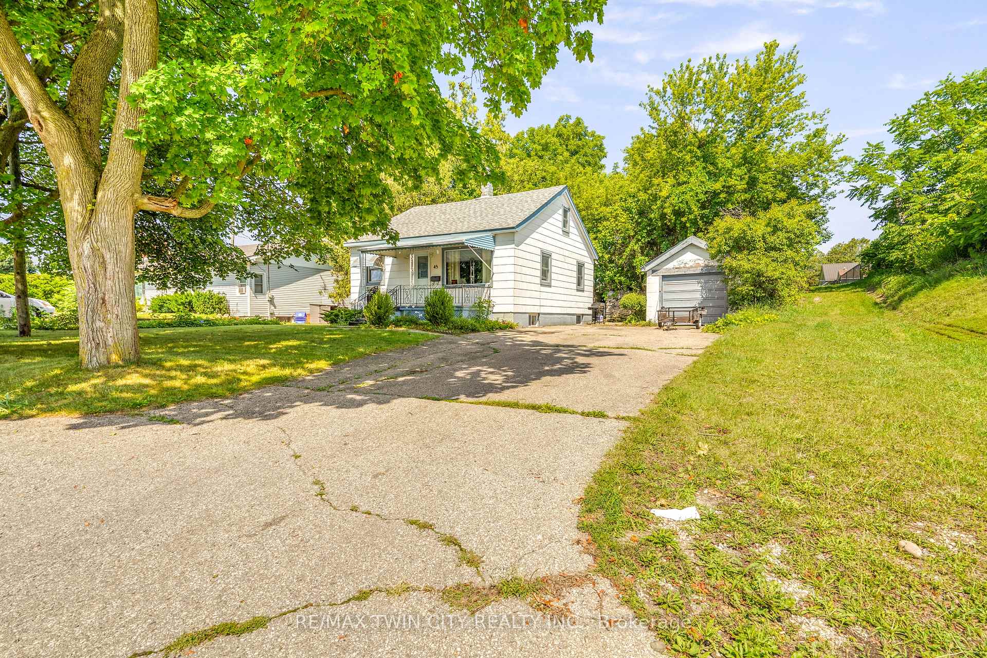 Photo 1 of 45 Wellington Street, Brant, Paris — HOMEH