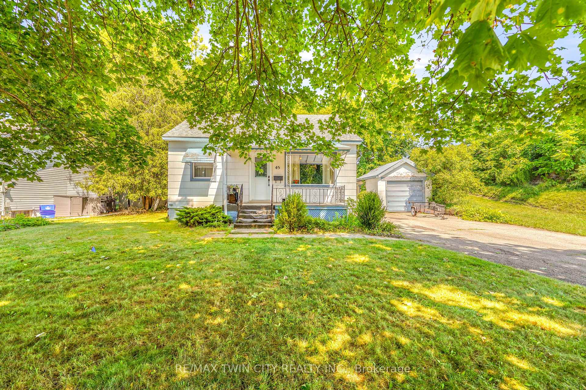 Photo 2 of 45 Wellington Street, Brant, Paris — HOMEH