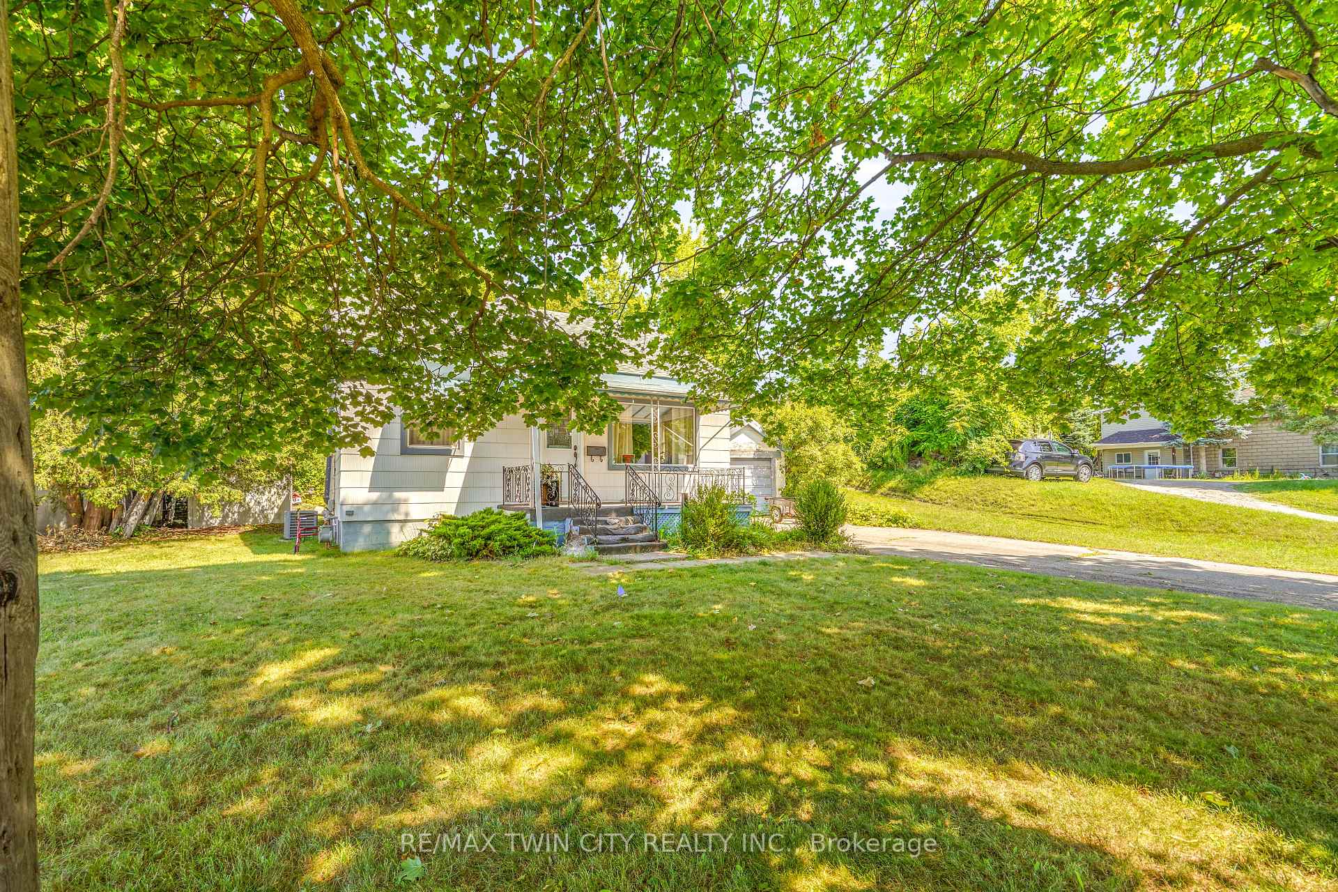 Photo 3 of 45 Wellington Street, Brant, Paris — HOMEH
