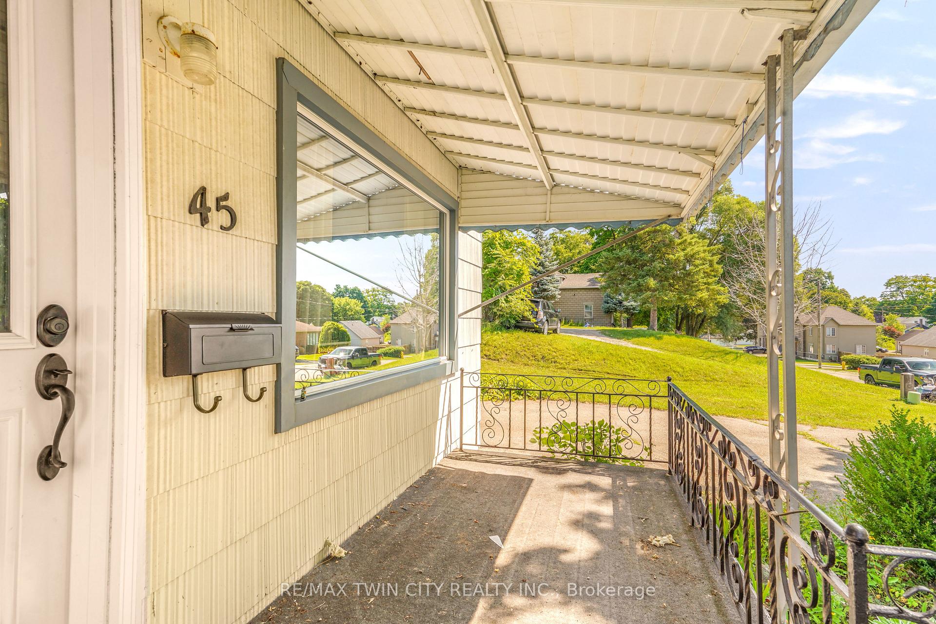 Photo 5 of 45 Wellington Street, Brant, Paris — HOMEH