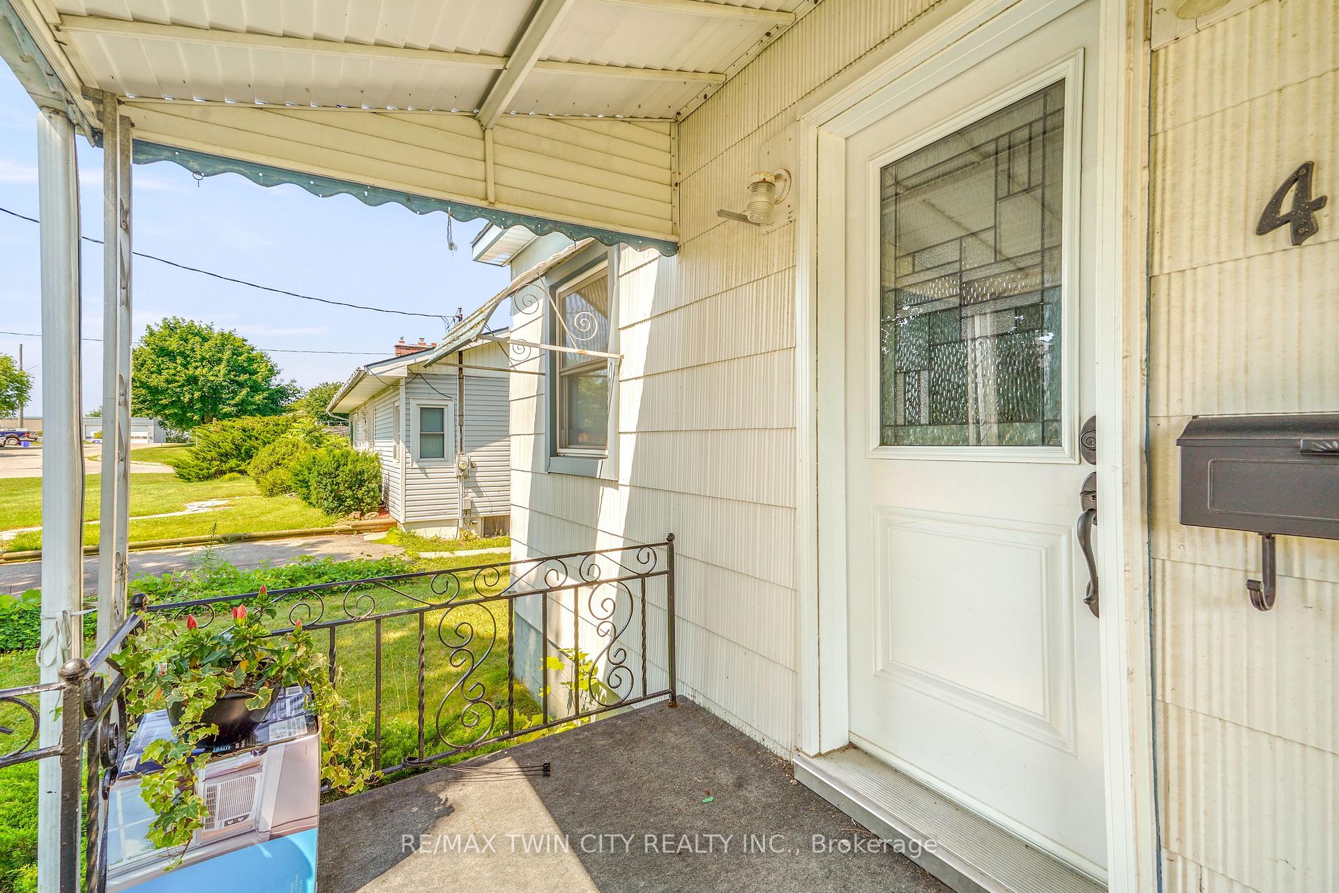 Photo 6 of 45 Wellington Street, Brant, Paris — HOMEH