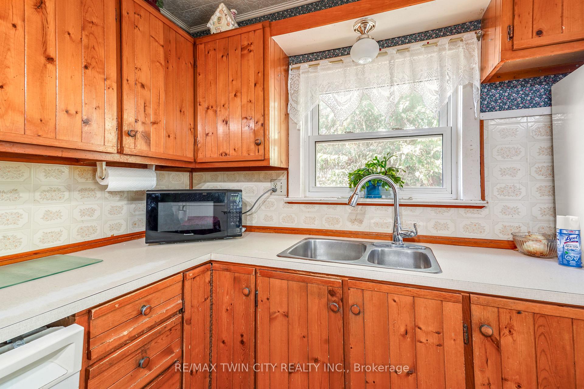 Photo 13 of 45 Wellington Street, Brant, Paris — HOMEH