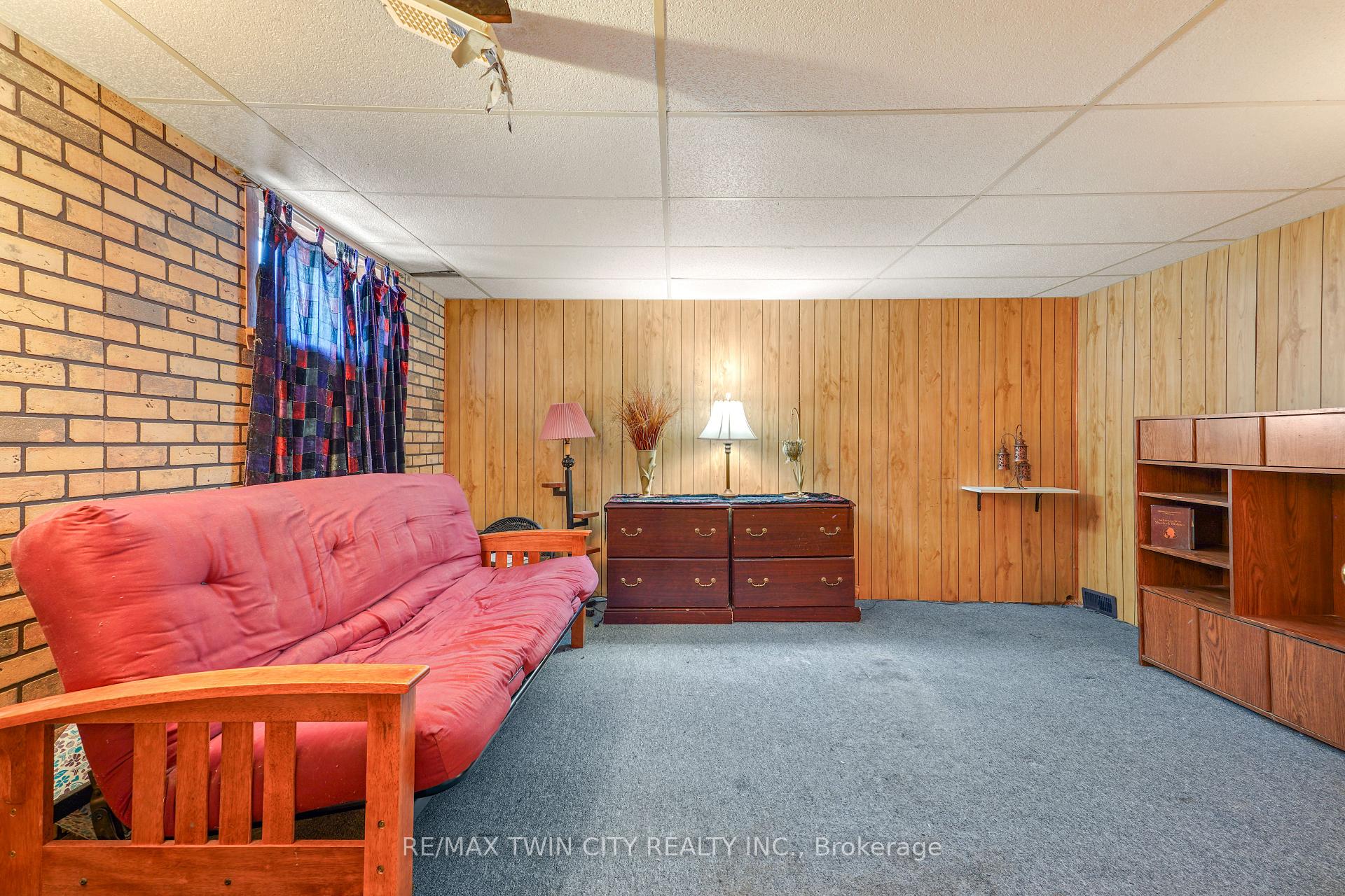 Photo 25 of 45 Wellington Street, Brant, Paris — HOMEH