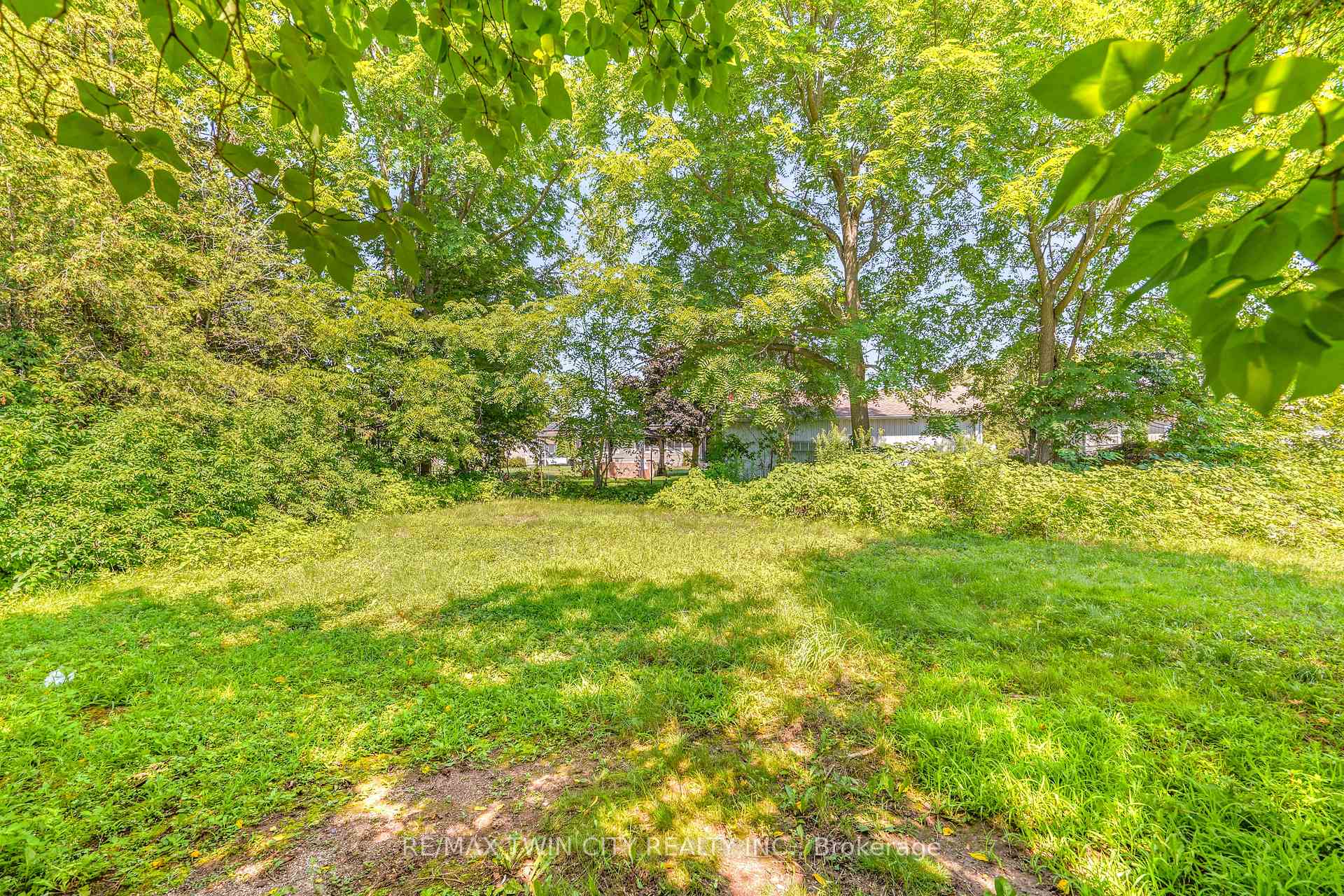 Photo 35 of 45 Wellington Street, Brant, Paris — HOMEH