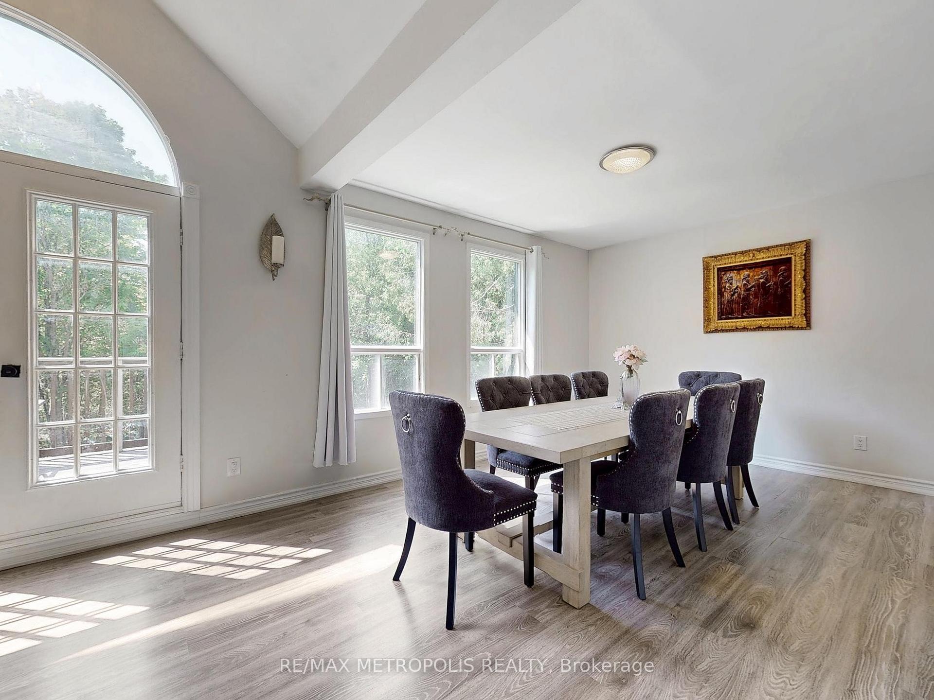 Photo 10 of 1000 Elgin Street, Newmarket, Huron Heights-Leslie Valley — HOMEH