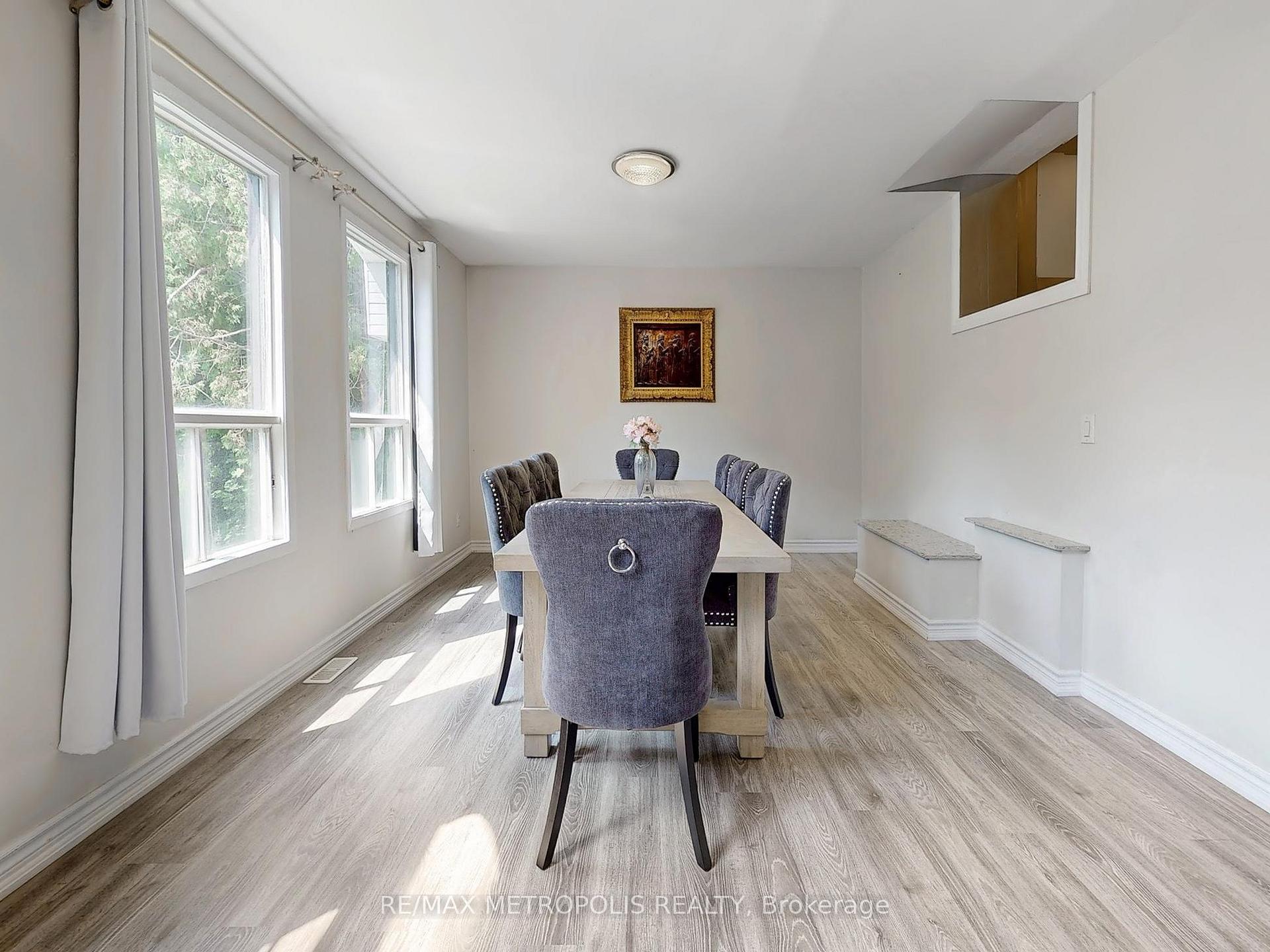 Photo 11 of 1000 Elgin Street, Newmarket, Huron Heights-Leslie Valley — HOMEH