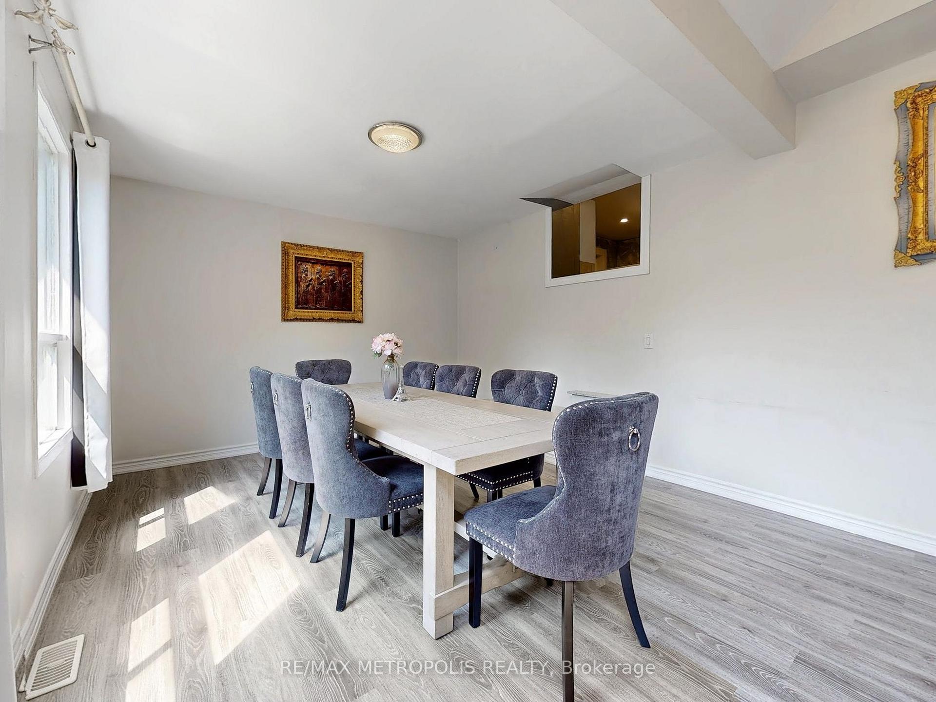 Photo 12 of 1000 Elgin Street, Newmarket, Huron Heights-Leslie Valley — HOMEH