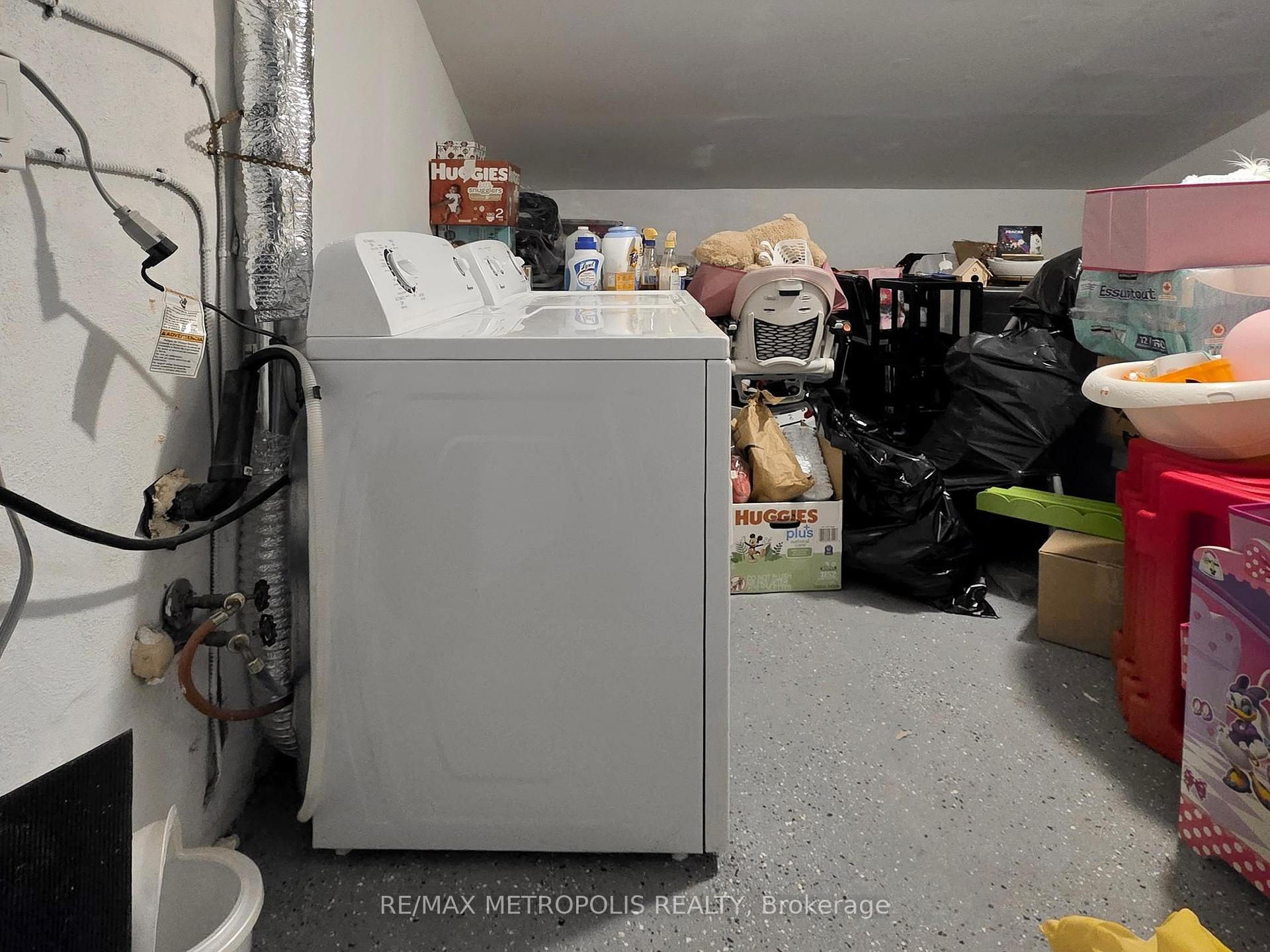 Photo 30 of 1000 Elgin Street, Newmarket, Huron Heights-Leslie Valley — HOMEH
