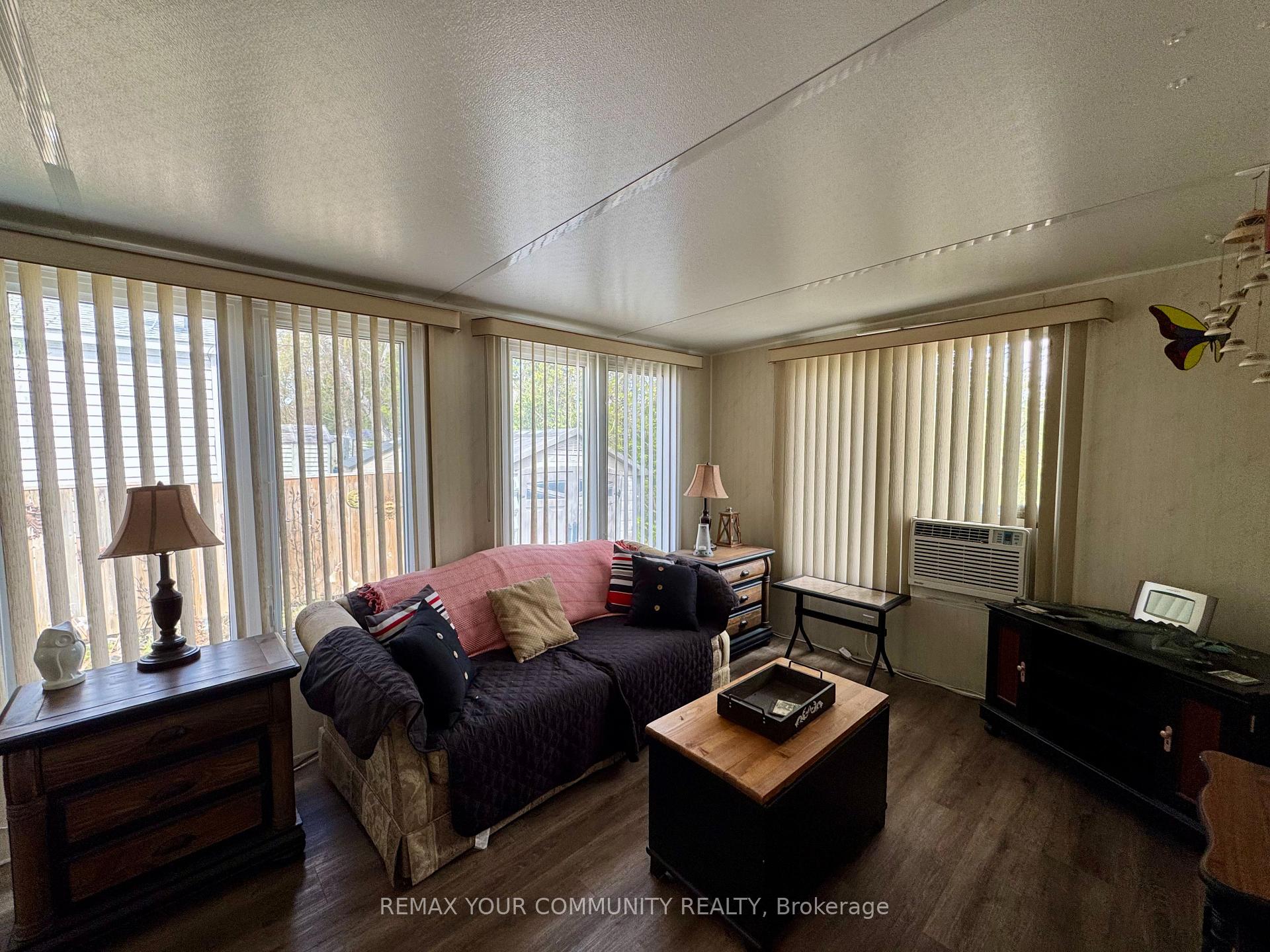 Photo 5 of Unit 323, 285 Crydermans Side Road, Georgina, Baldwin — HOMEH