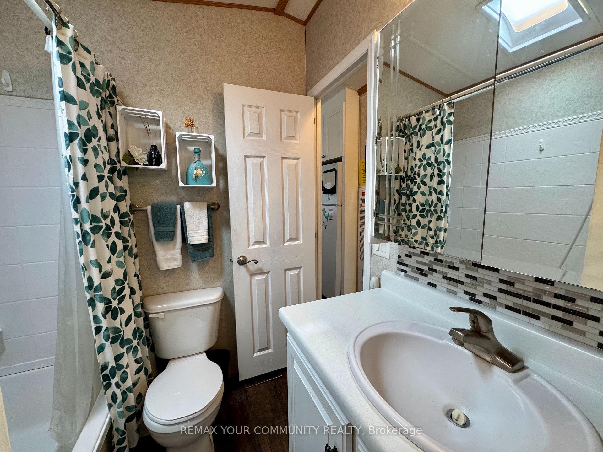 Photo 10 of Unit 323, 285 Crydermans Side Road, Georgina, Baldwin — HOMEH