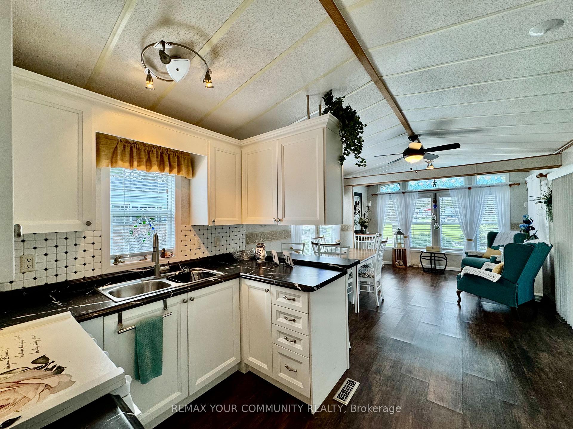 Photo 11 of Unit 323, 285 Crydermans Side Road, Georgina, Baldwin — HOMEH