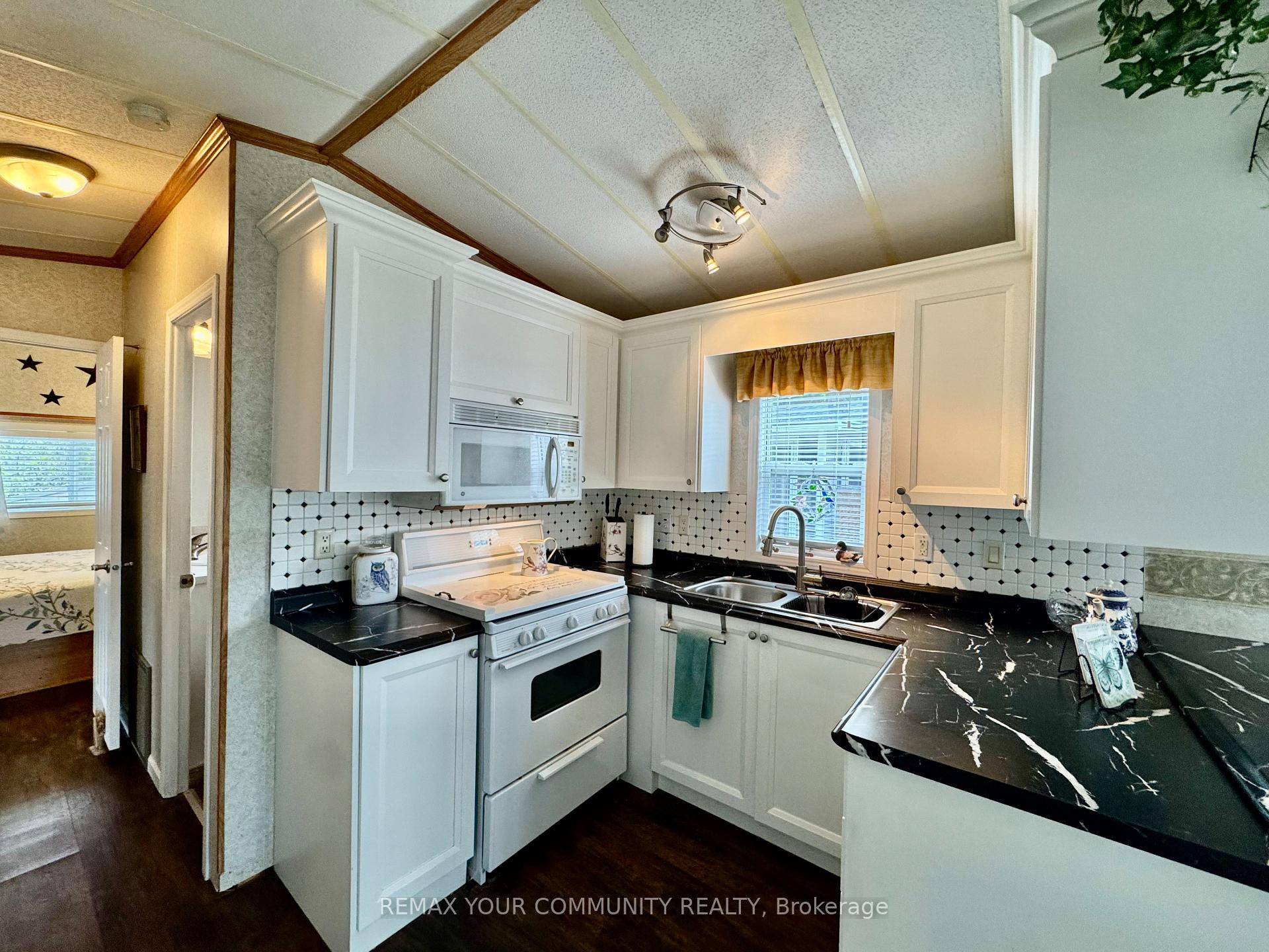 Photo 12 of Unit 323, 285 Crydermans Side Road, Georgina, Baldwin — HOMEH