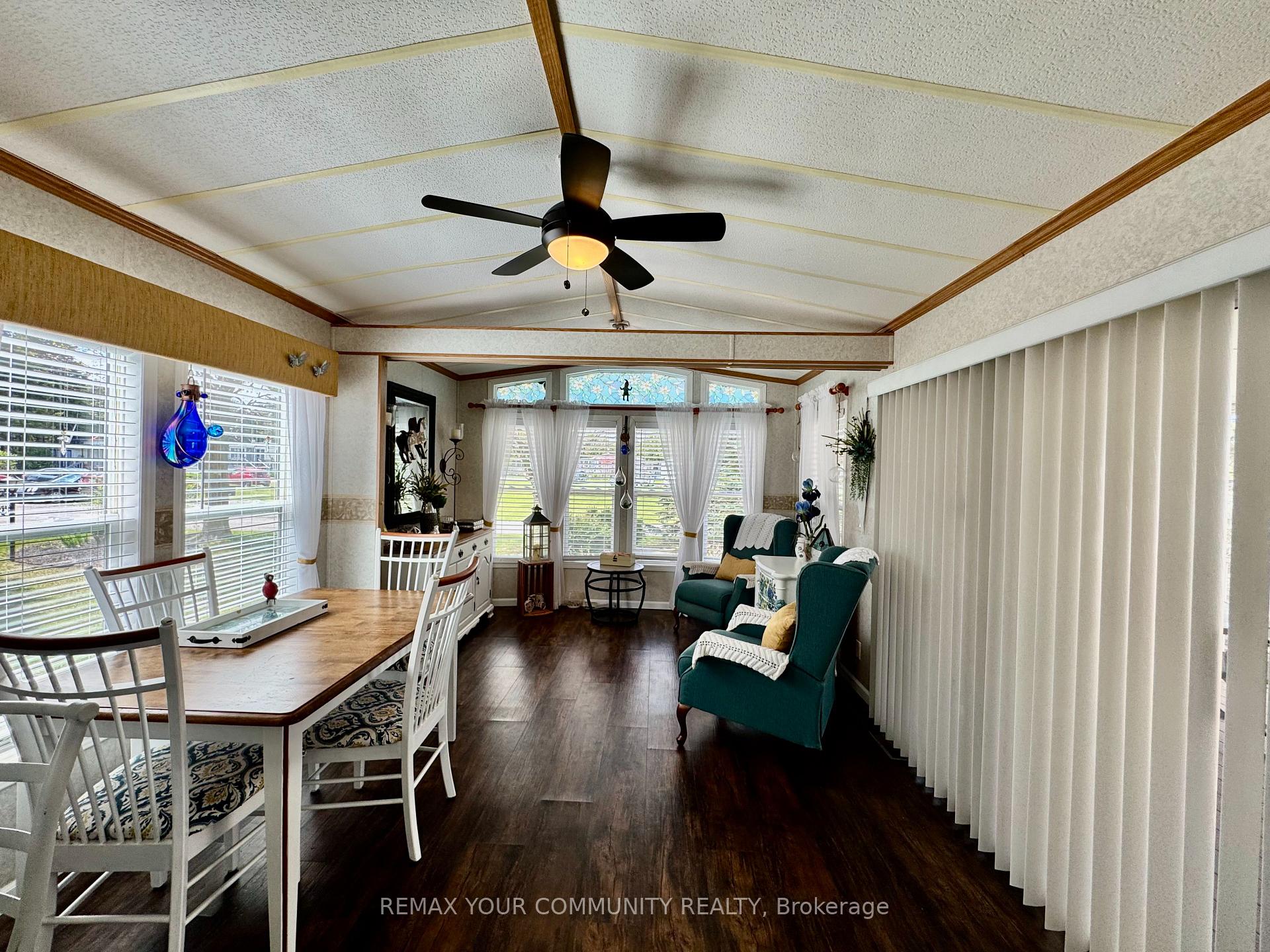 Photo 15 of Unit 323, 285 Crydermans Side Road, Georgina, Baldwin — HOMEH