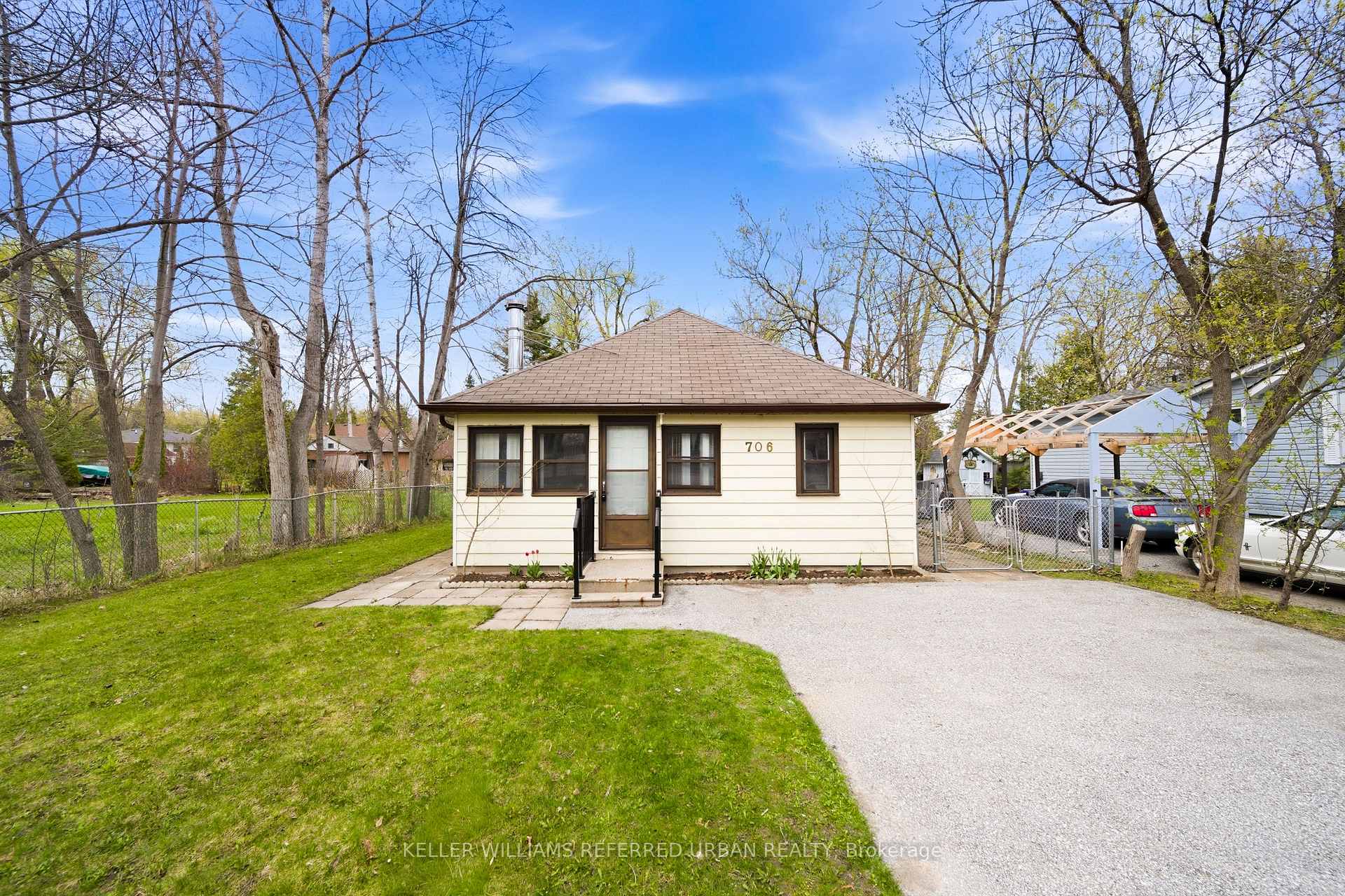 Photo 1 of 706 Chestnut Street, Innisfil, Rural Innisfil — HOMEH