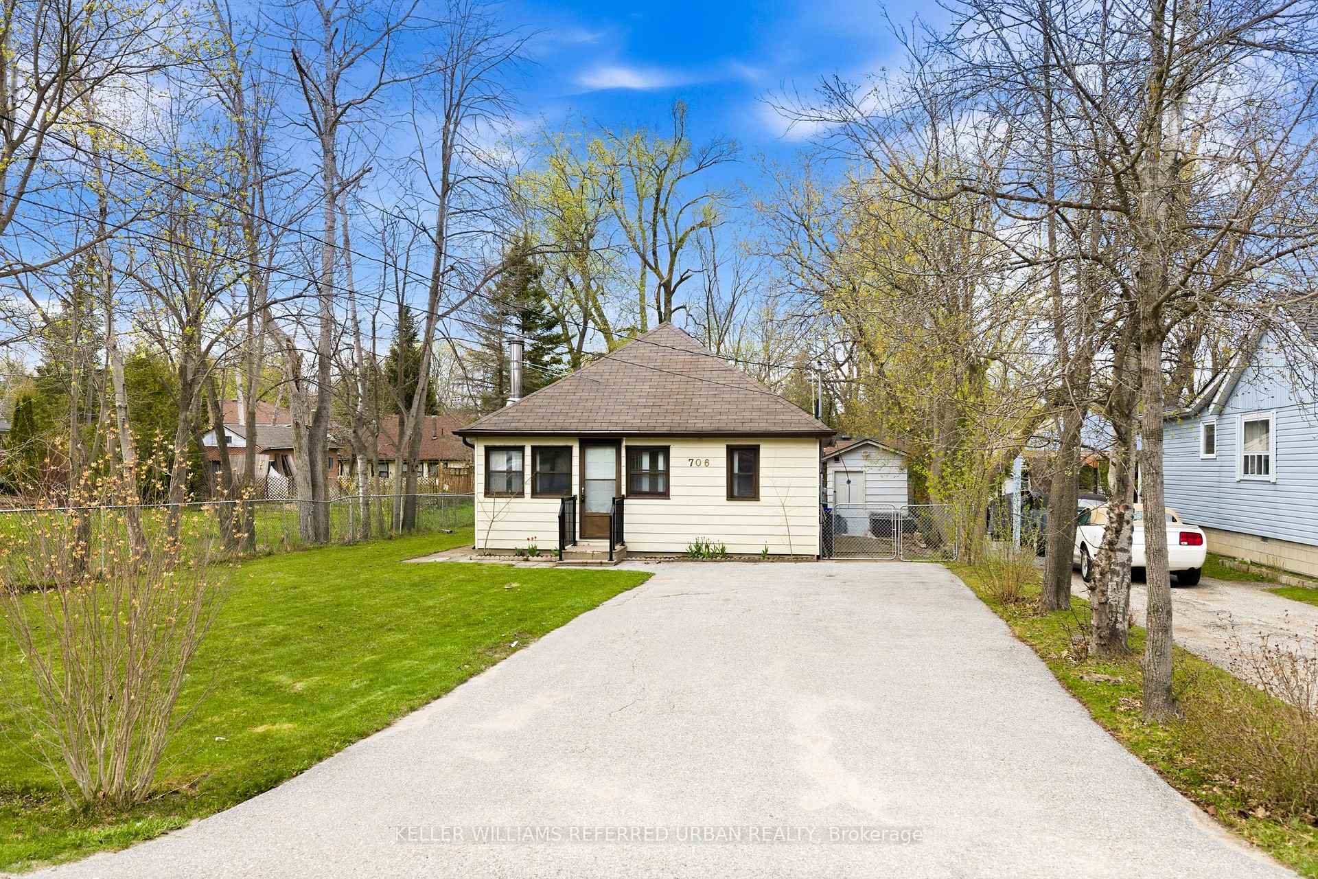 Photo 4 of 706 Chestnut Street, Innisfil, Rural Innisfil — HOMEH