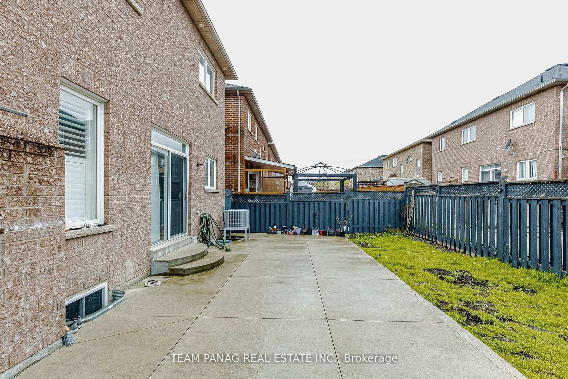 Photo 50 of 50 Blazing Star Drive, Brampton, Sandringham-Wellington — HOMEH